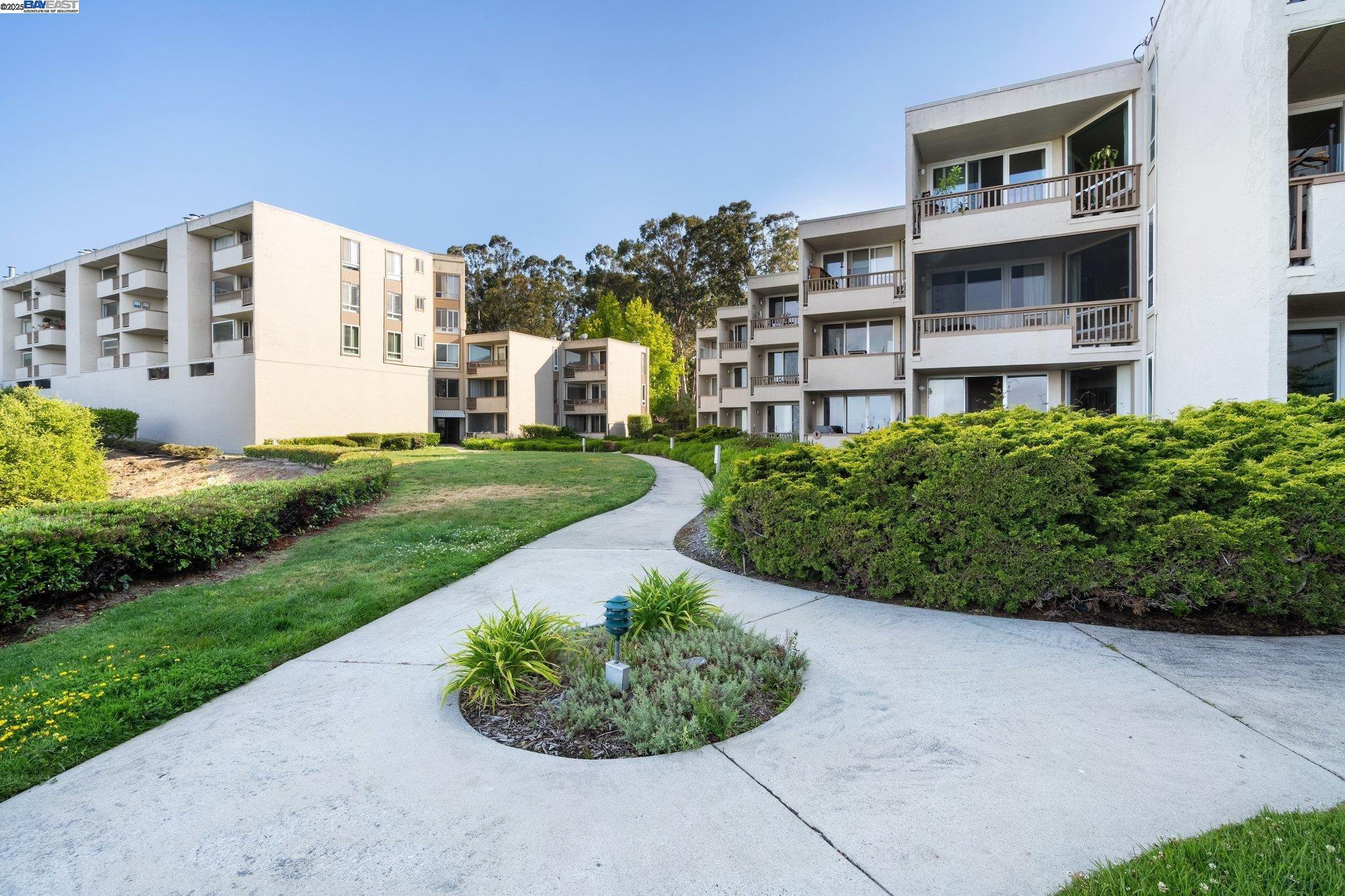 Detail Gallery Image 30 of 33 For 320 Vallejo Dr #47,  Millbrae,  CA 94030 - 3 Beds | 2 Baths