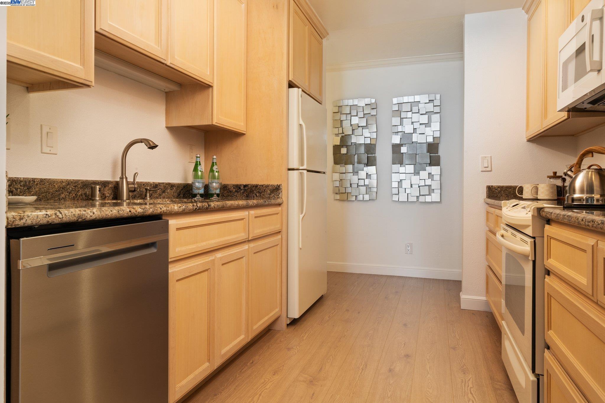 Detail Gallery Image 6 of 33 For 320 Vallejo Dr #47,  Millbrae,  CA 94030 - 3 Beds | 2 Baths