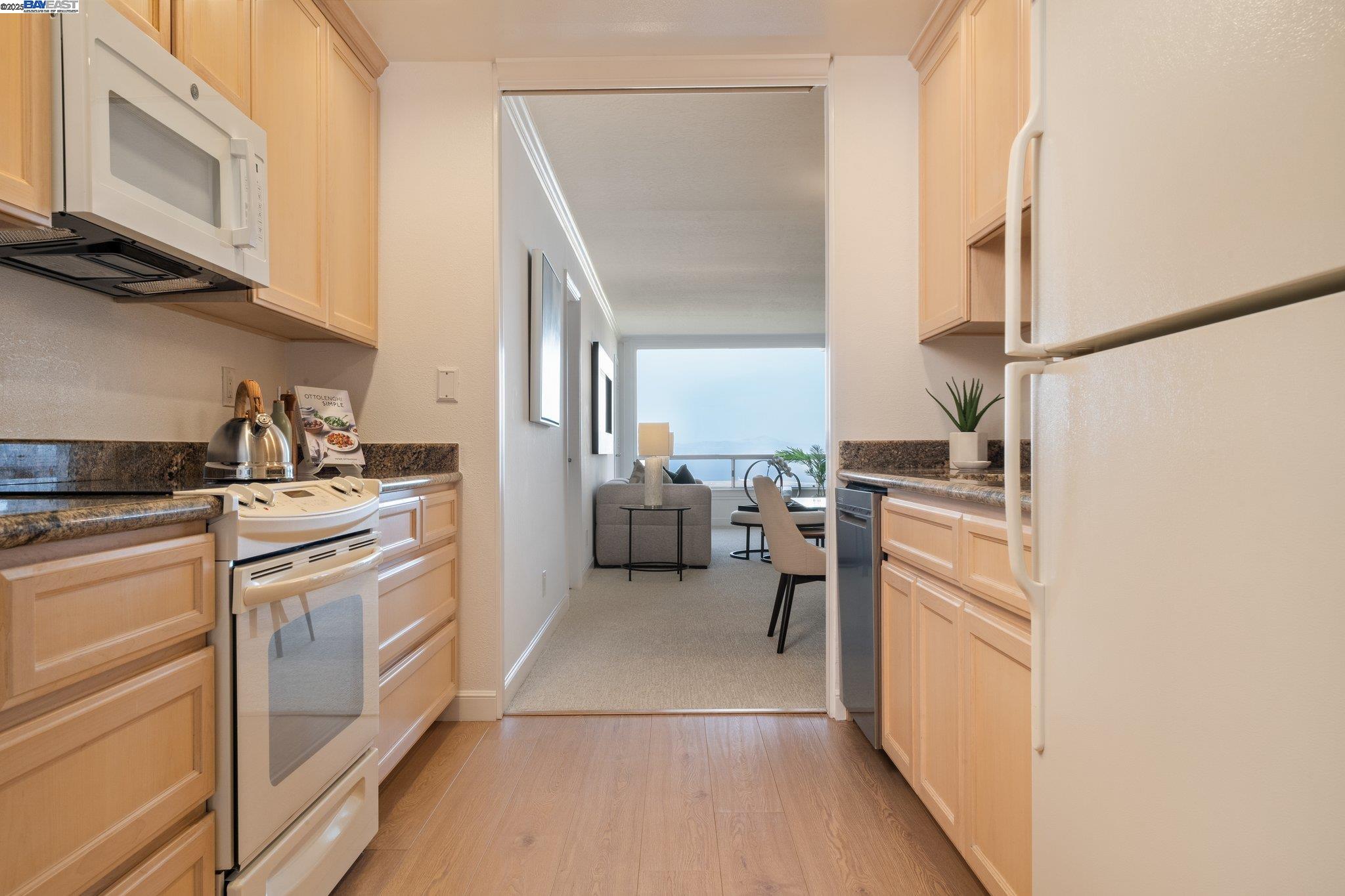 Detail Gallery Image 7 of 33 For 320 Vallejo Dr #47,  Millbrae,  CA 94030 - 3 Beds | 2 Baths