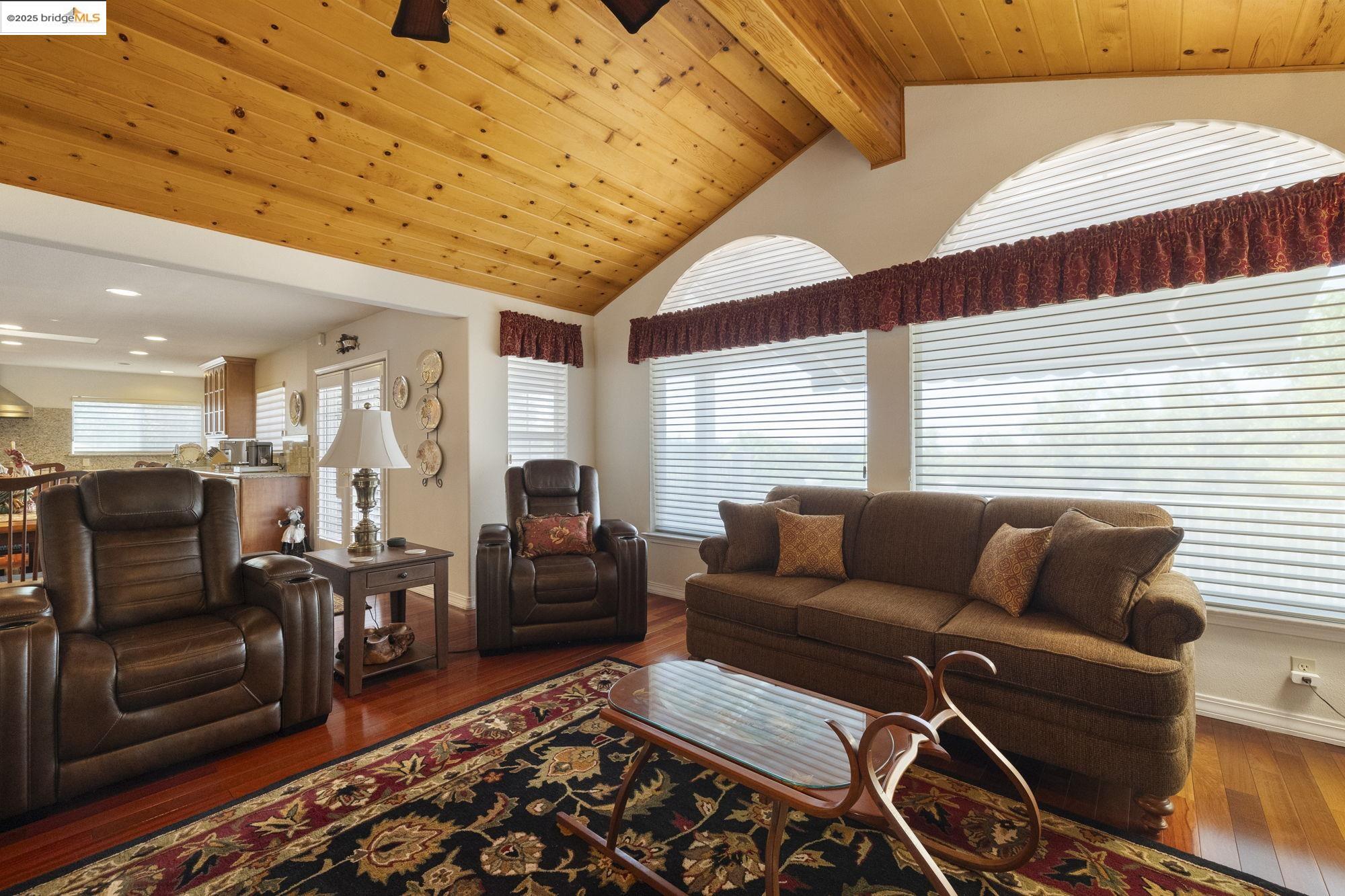 Detail Gallery Image 4 of 50 For 23361 Pinewood, Twain Harte,  CA 95383 - 5 Beds | 2/1 Baths