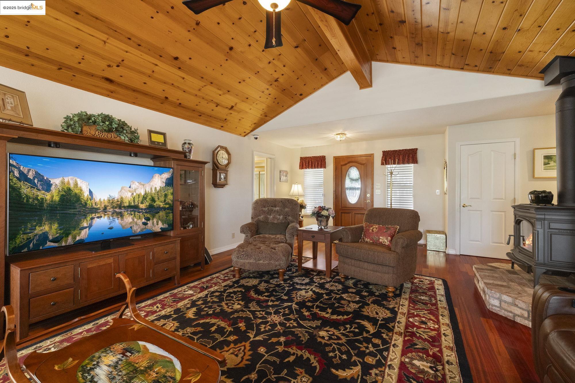 Detail Gallery Image 6 of 50 For 23361 Pinewood, Twain Harte,  CA 95383 - 5 Beds | 2/1 Baths