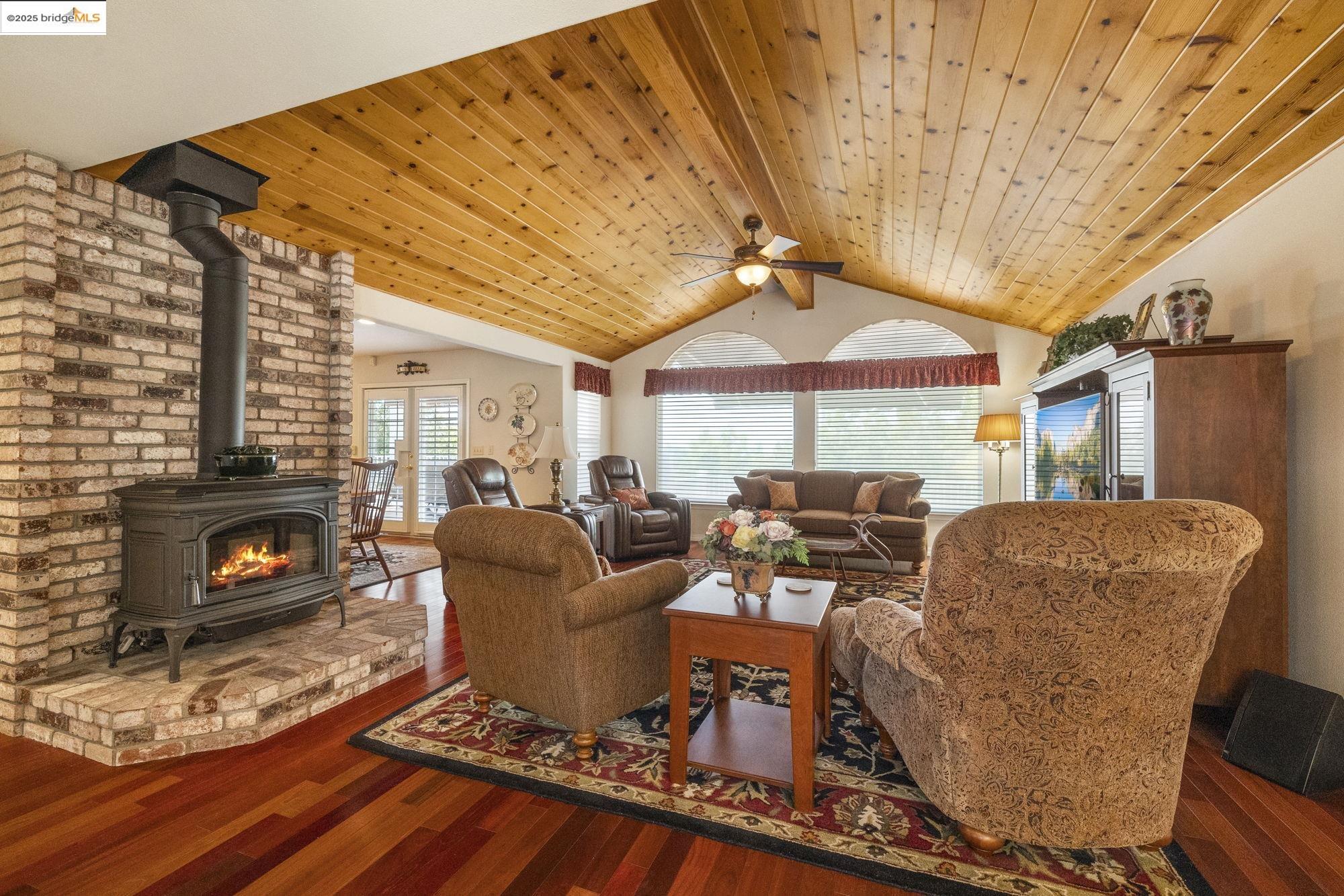 Detail Gallery Image 7 of 50 For 23361 Pinewood, Twain Harte,  CA 95383 - 5 Beds | 2/1 Baths