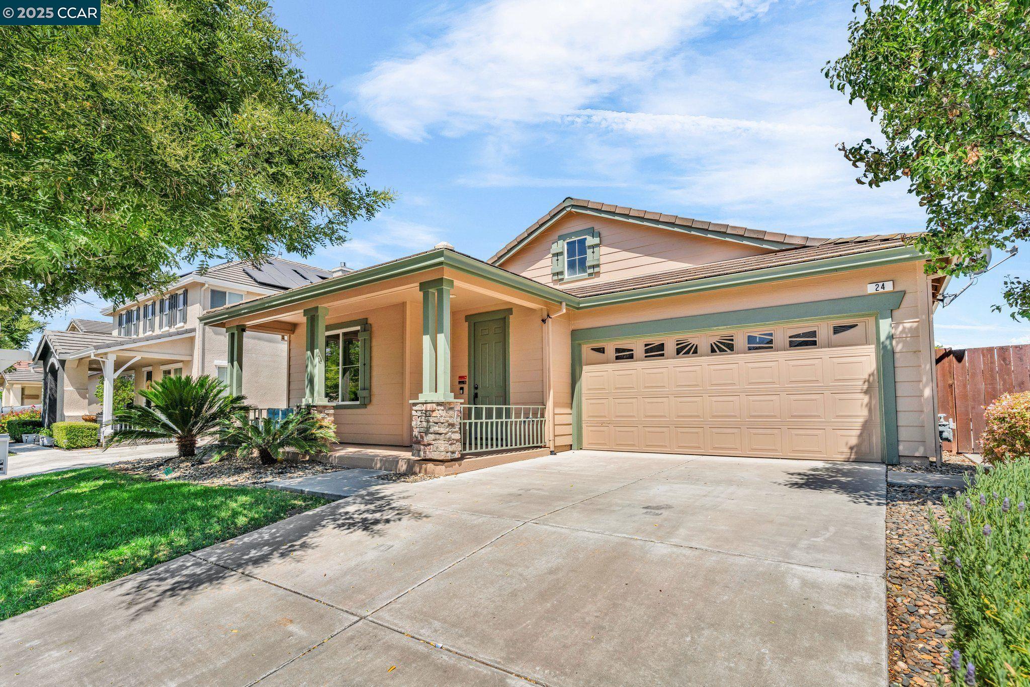 Detail Gallery Image 2 of 37 For 24 Puffin Cir, Oakley,  CA 94561 - 3 Beds | 2/1 Baths