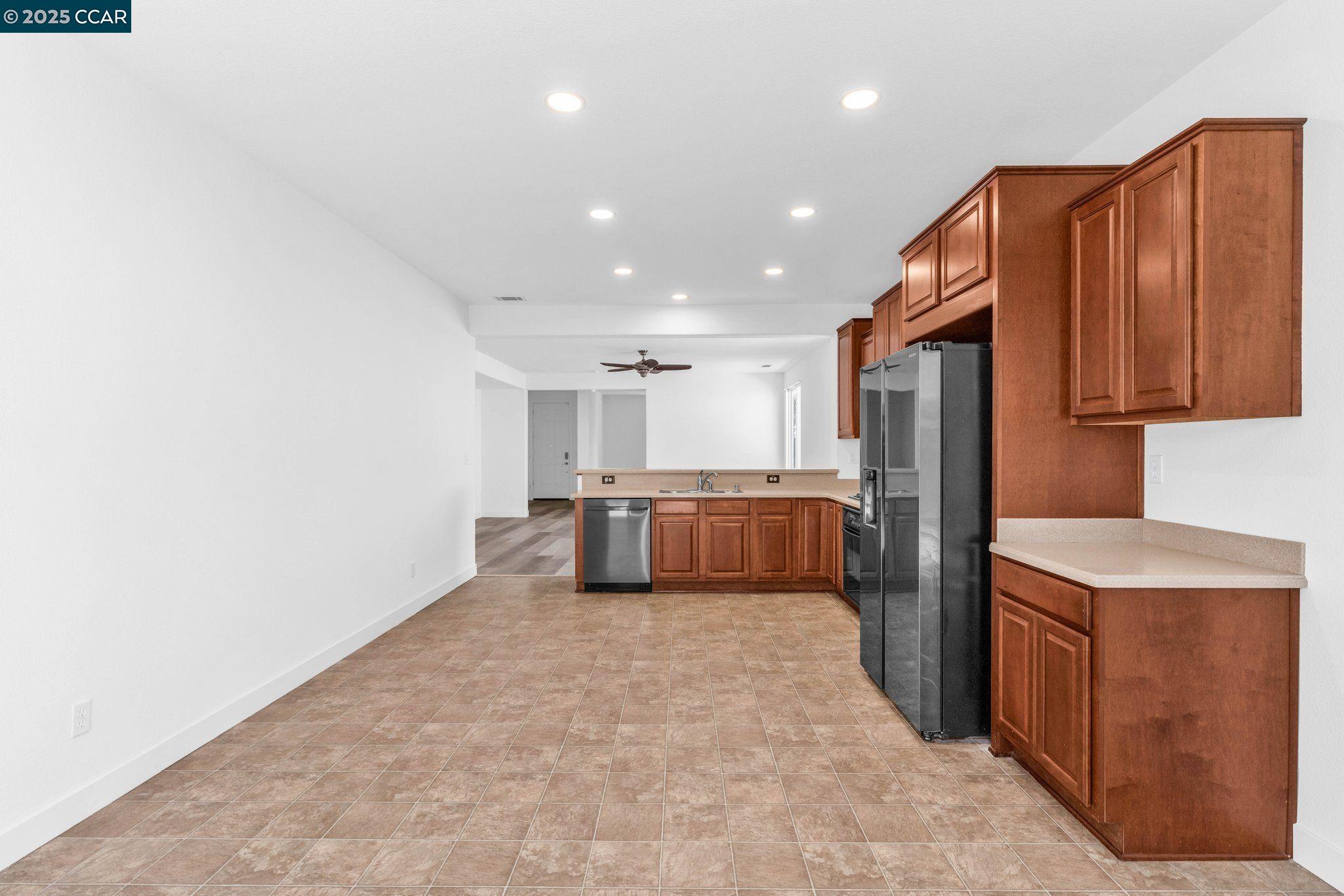 Detail Gallery Image 15 of 37 For 24 Puffin Cir, Oakley,  CA 94561 - 3 Beds | 2/1 Baths