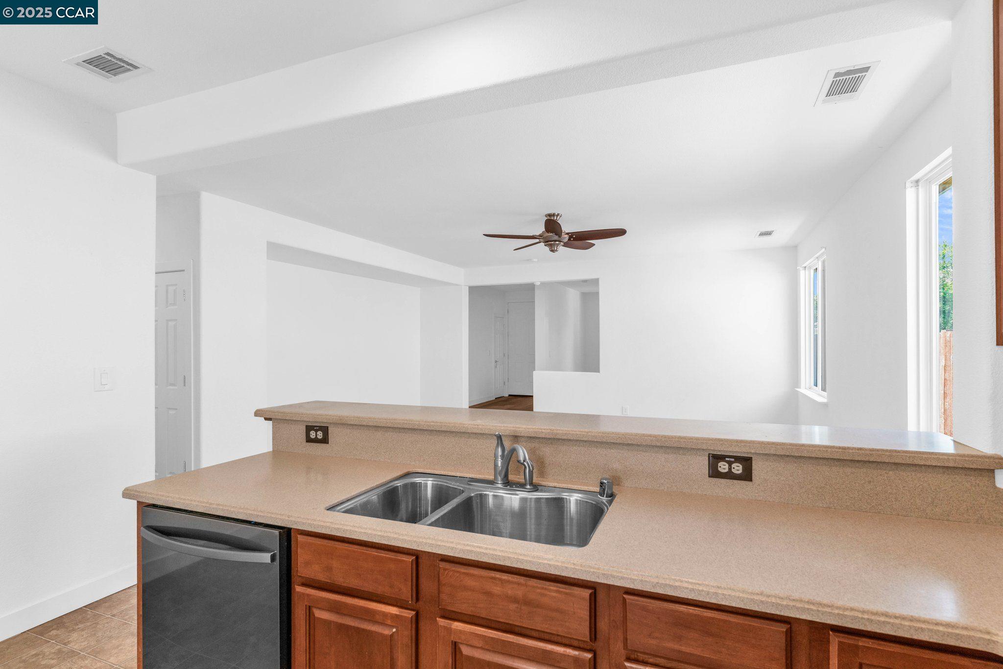 Detail Gallery Image 16 of 37 For 24 Puffin Cir, Oakley,  CA 94561 - 3 Beds | 2/1 Baths