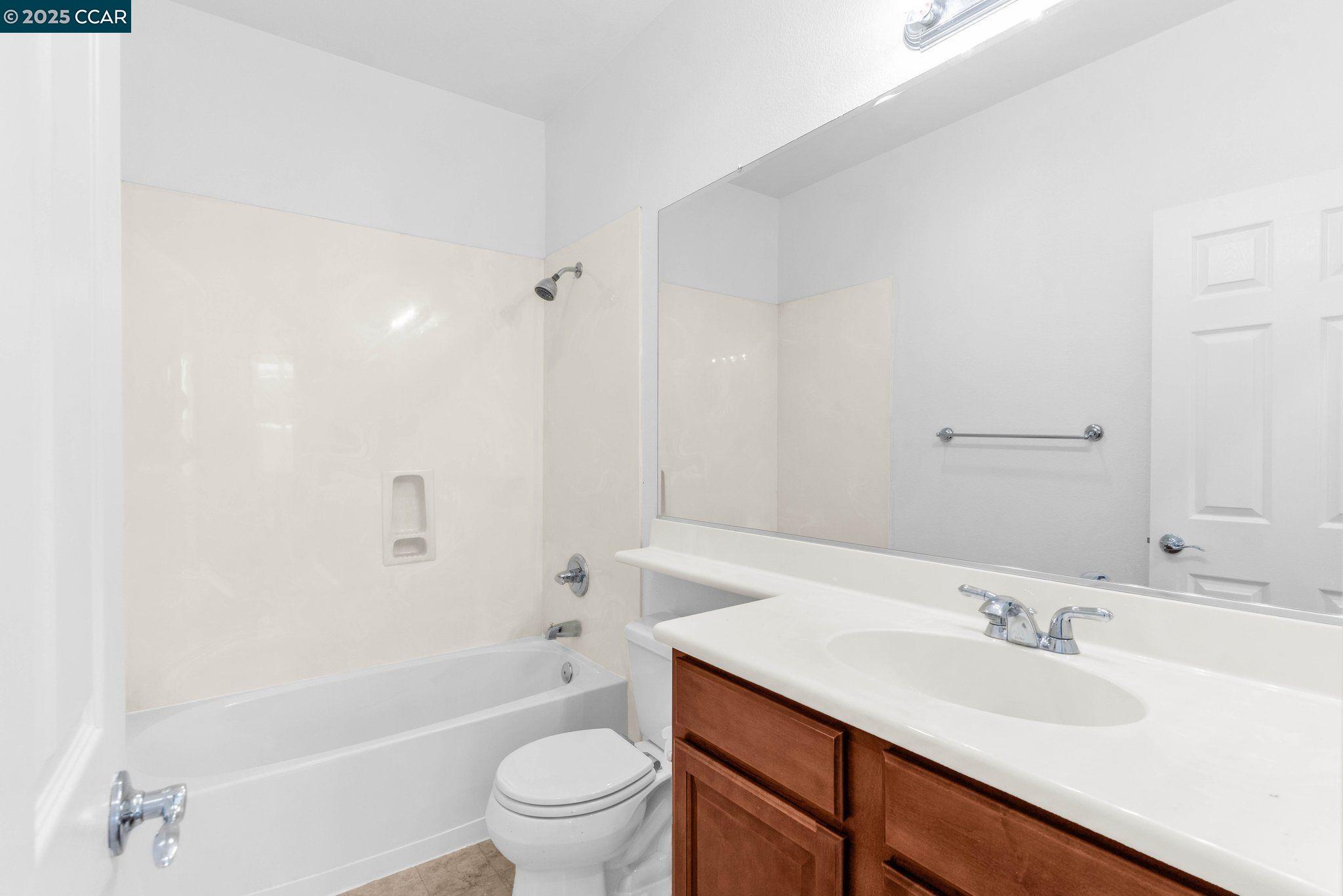 Detail Gallery Image 23 of 37 For 24 Puffin Cir, Oakley,  CA 94561 - 3 Beds | 2/1 Baths