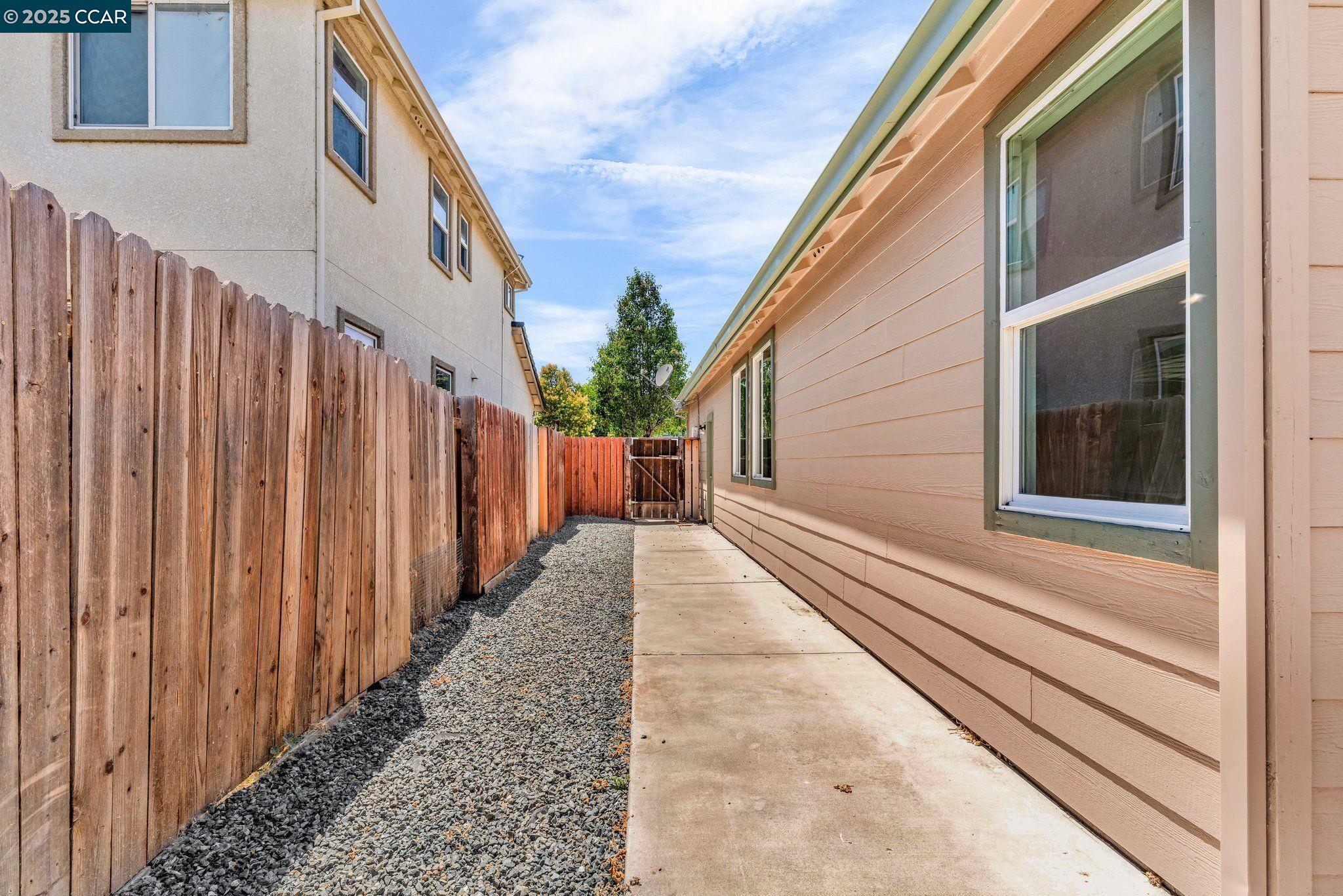 Detail Gallery Image 34 of 37 For 24 Puffin Cir, Oakley,  CA 94561 - 3 Beds | 2/1 Baths