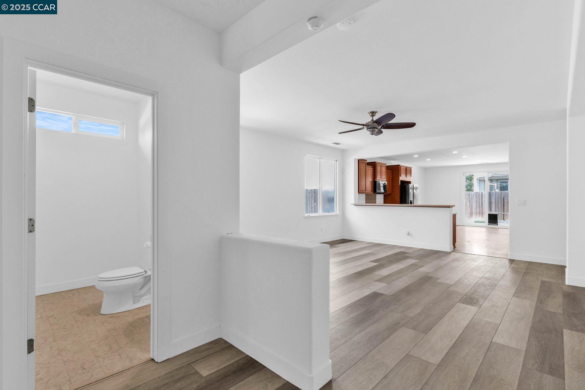 Detail Gallery Image 5 of 37 For 24 Puffin Cir, Oakley,  CA 94561 - 3 Beds | 2/1 Baths