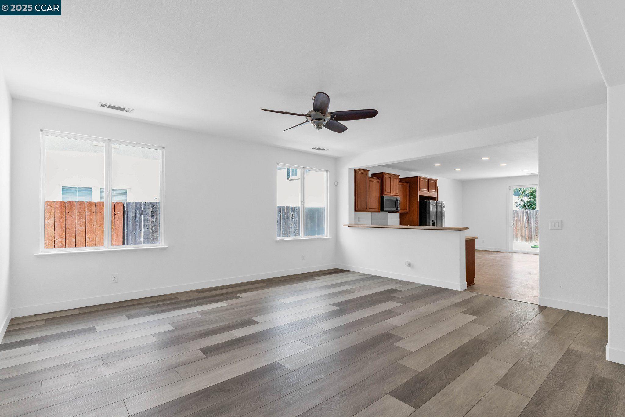 Detail Gallery Image 6 of 37 For 24 Puffin Cir, Oakley,  CA 94561 - 3 Beds | 2/1 Baths