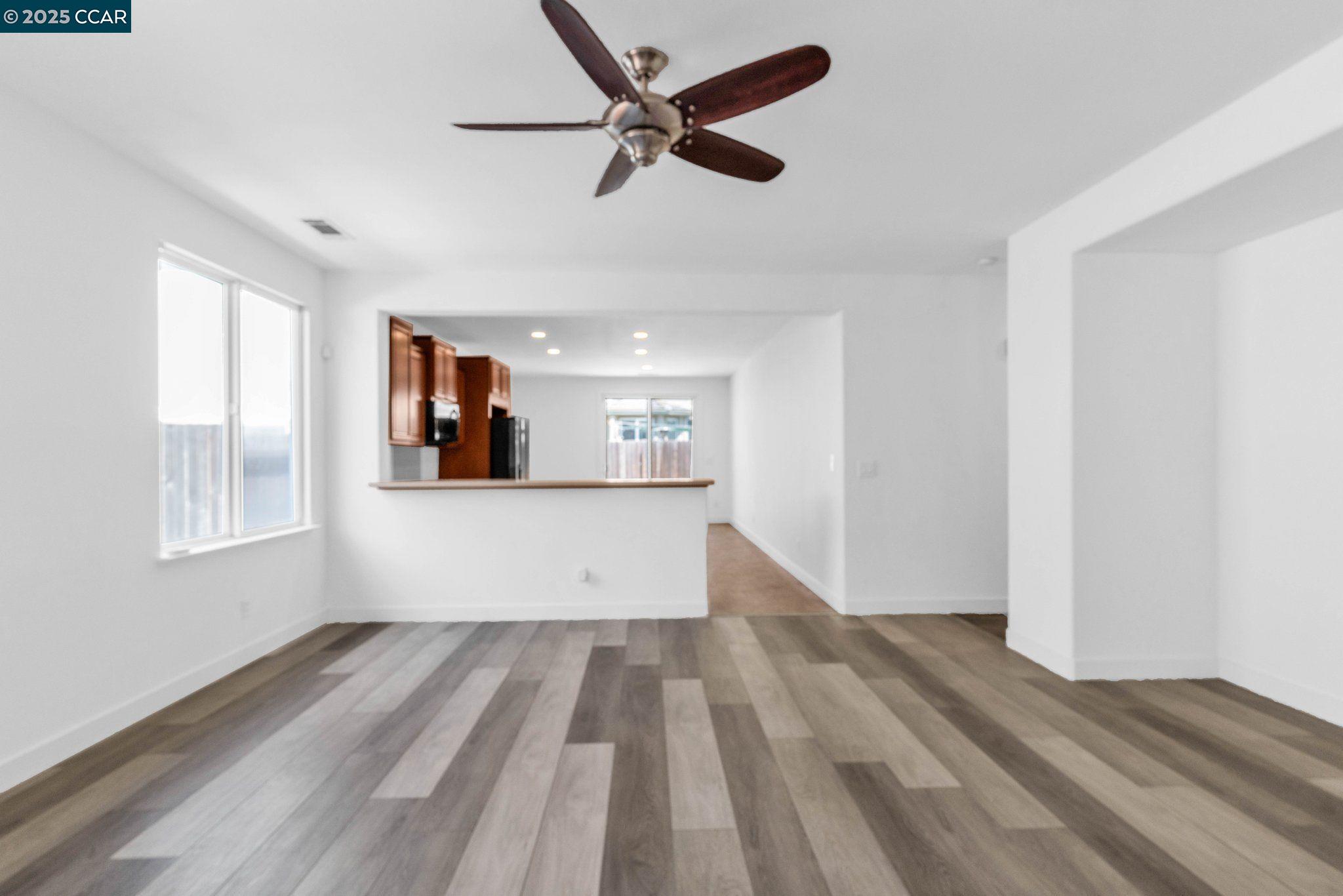 Detail Gallery Image 7 of 37 For 24 Puffin Cir, Oakley,  CA 94561 - 3 Beds | 2/1 Baths
