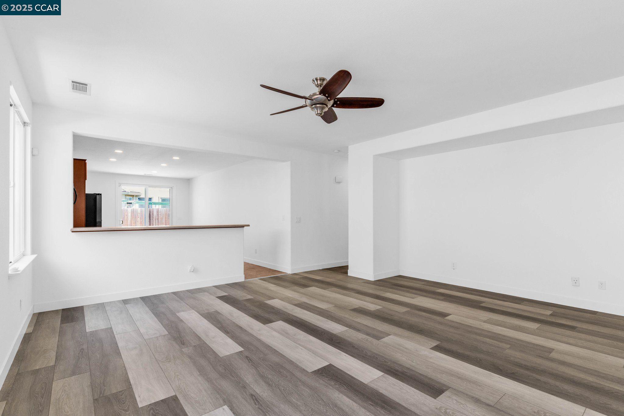 Detail Gallery Image 8 of 37 For 24 Puffin Cir, Oakley,  CA 94561 - 3 Beds | 2/1 Baths