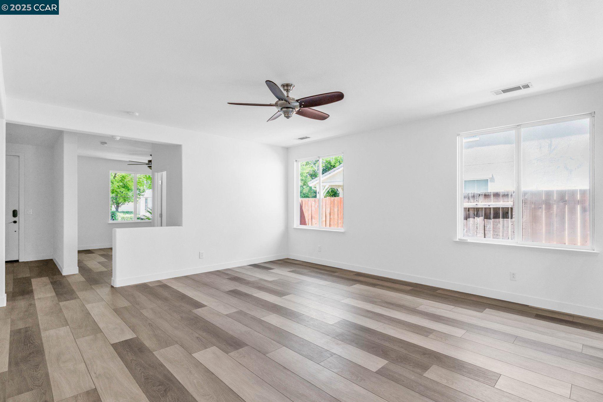 Detail Gallery Image 10 of 37 For 24 Puffin Cir, Oakley,  CA 94561 - 3 Beds | 2/1 Baths