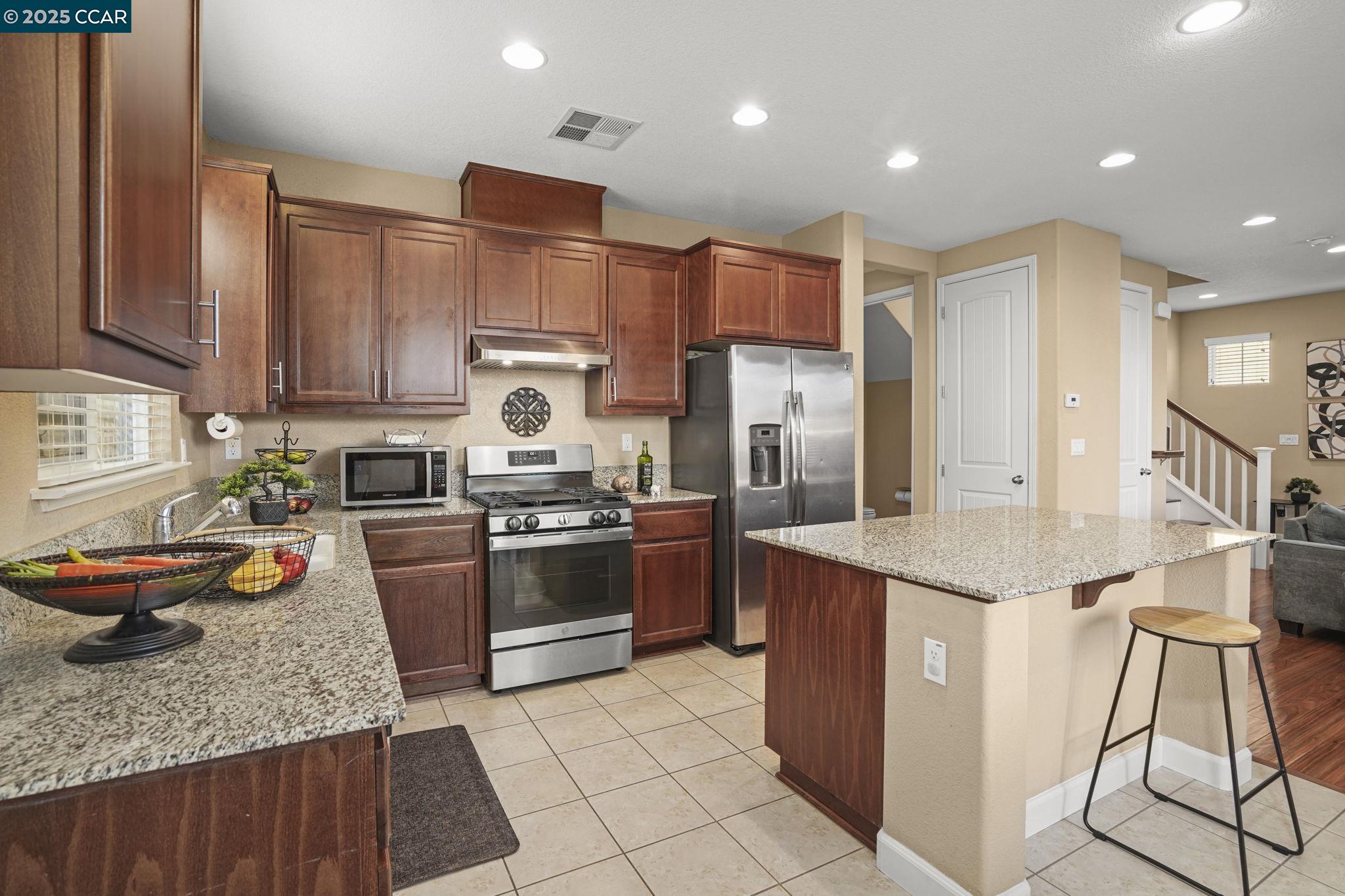 Detail Gallery Image 1 of 1 For 777 Del Mar Circle, Vacaville,  CA 95688 - 4 Beds | 2/1 Baths