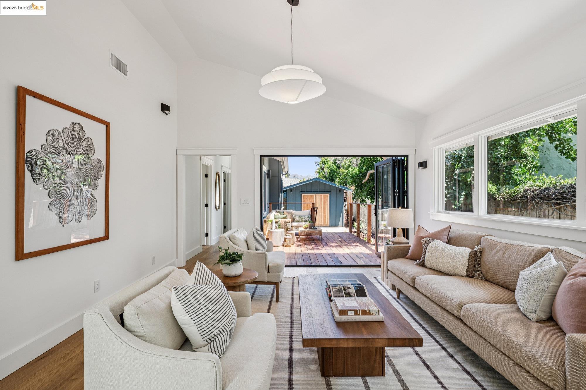 Detail Gallery Image 12 of 50 For 2433 Spaulding Ave, Berkeley,  CA 94703 - 4 Beds | 3 Baths