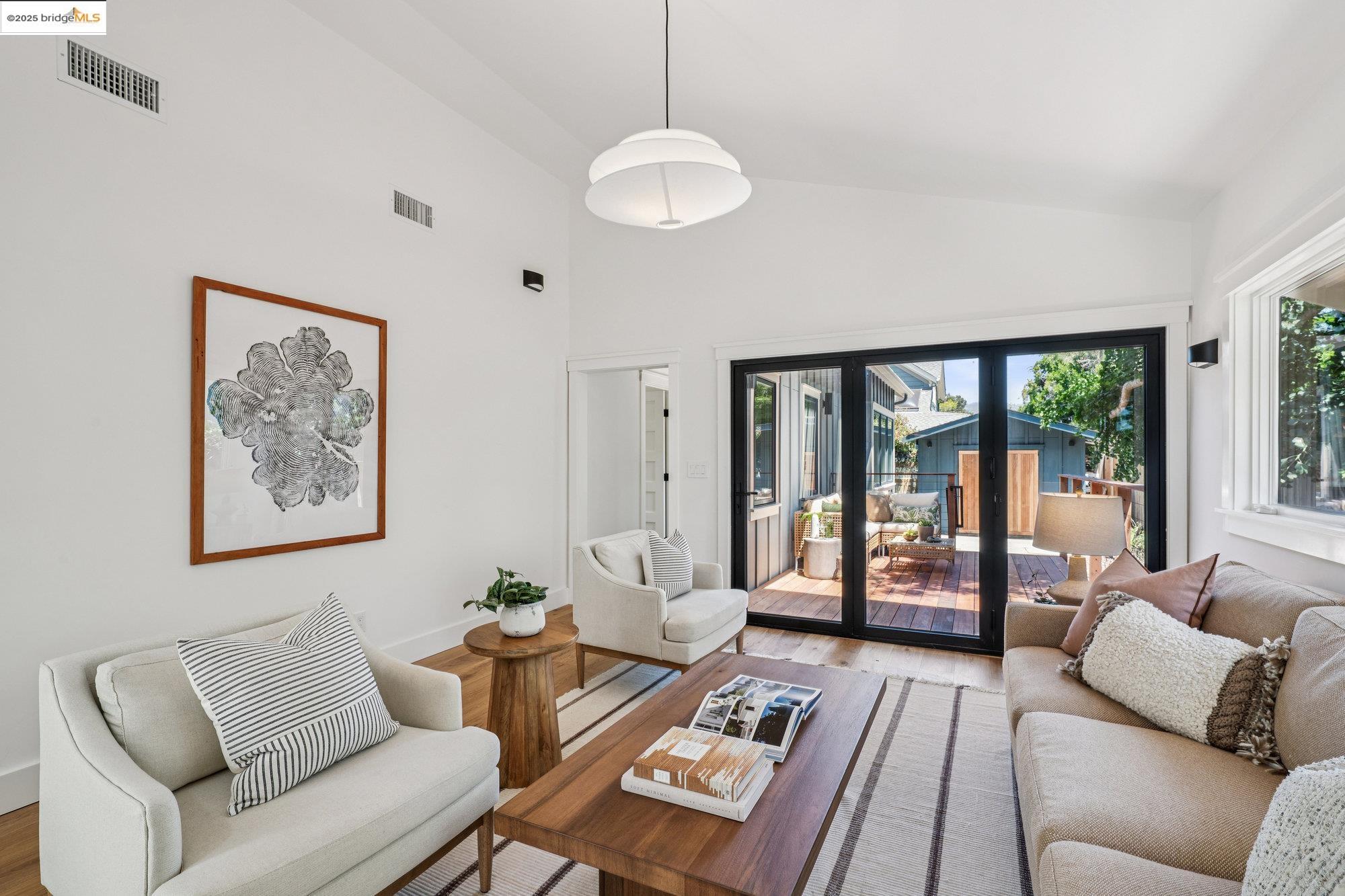 Detail Gallery Image 13 of 50 For 2433 Spaulding Ave, Berkeley,  CA 94703 - 4 Beds | 3 Baths