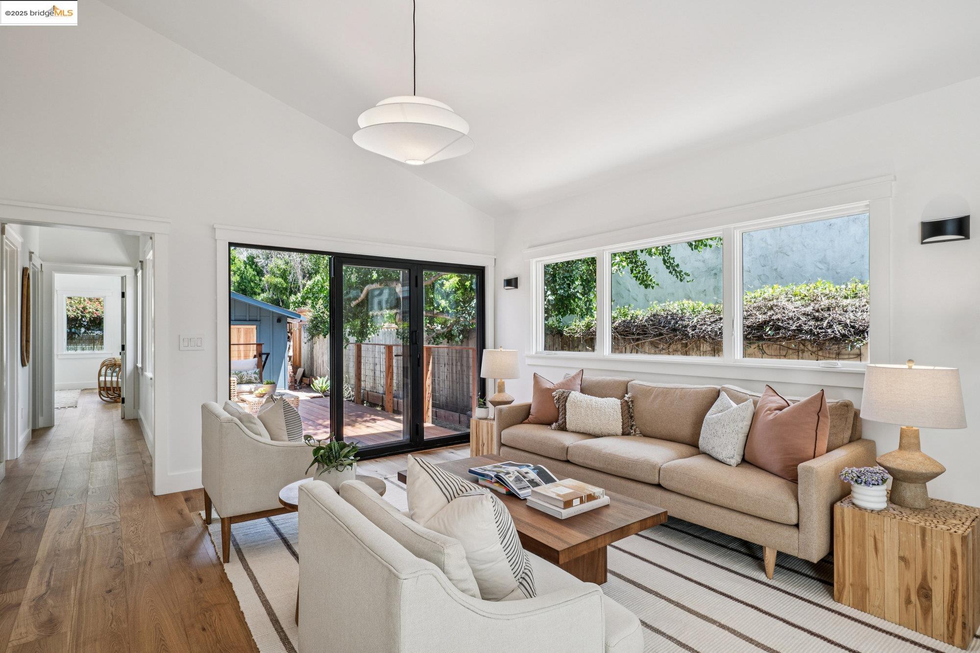 Detail Gallery Image 15 of 50 For 2433 Spaulding Ave, Berkeley,  CA 94703 - 4 Beds | 3 Baths