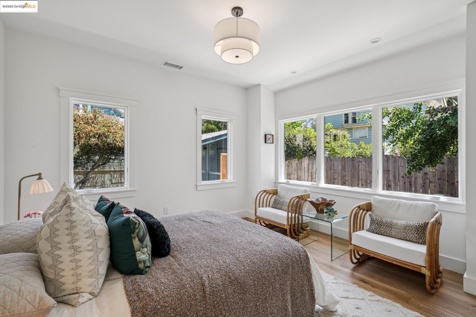 Detail Gallery Image 18 of 50 For 2433 Spaulding Ave, Berkeley,  CA 94703 - 4 Beds | 3 Baths