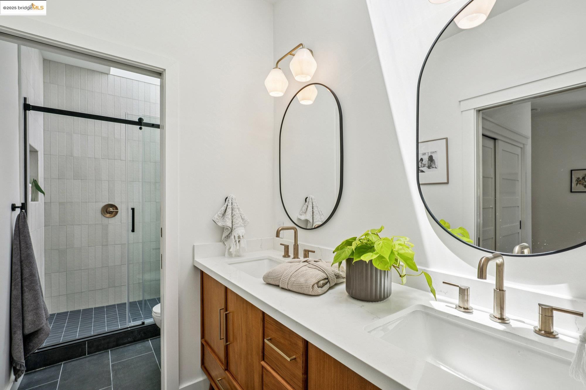 Detail Gallery Image 20 of 50 For 2433 Spaulding Ave, Berkeley,  CA 94703 - 4 Beds | 3 Baths
