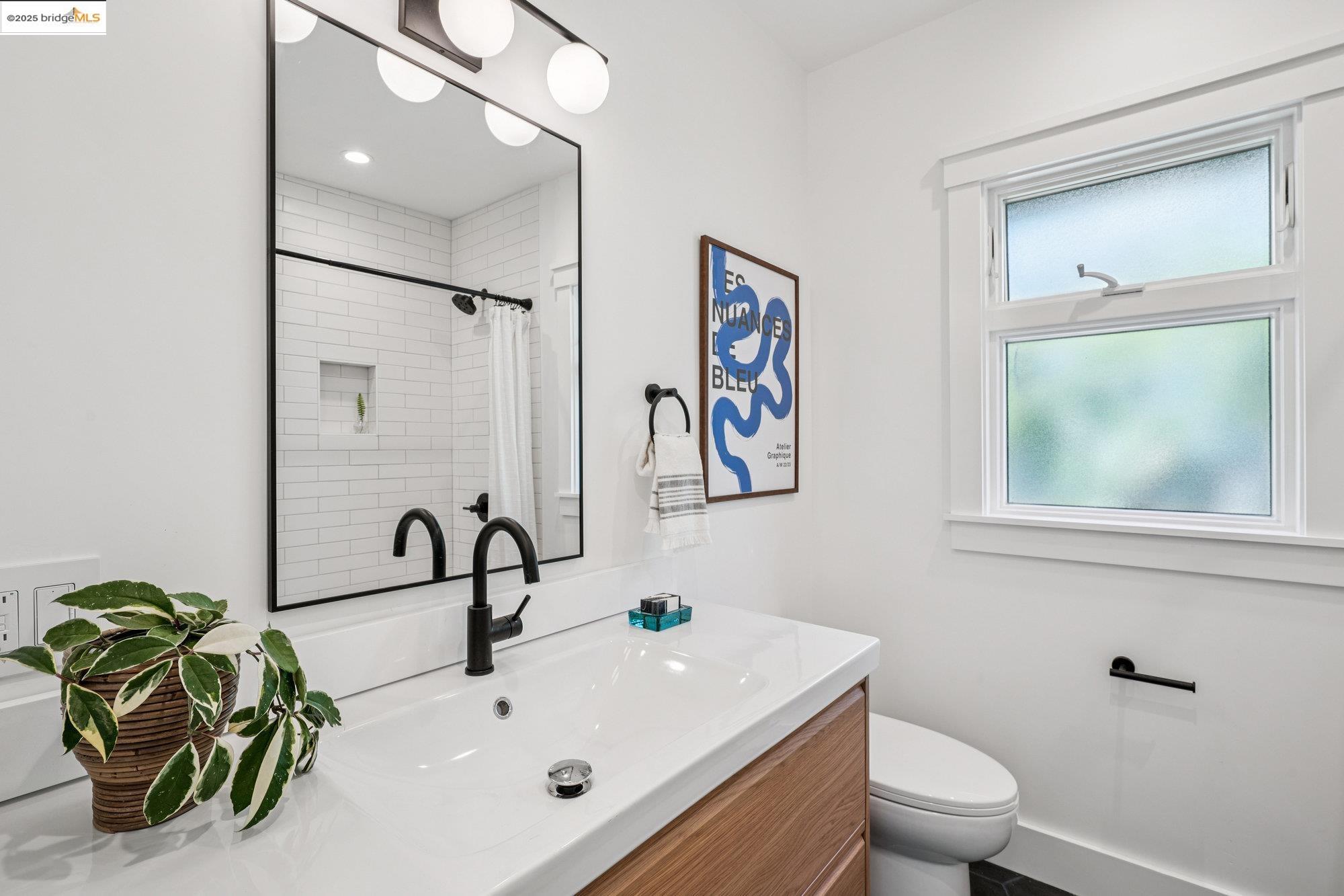 Detail Gallery Image 30 of 50 For 2433 Spaulding Ave, Berkeley,  CA 94703 - 4 Beds | 3 Baths