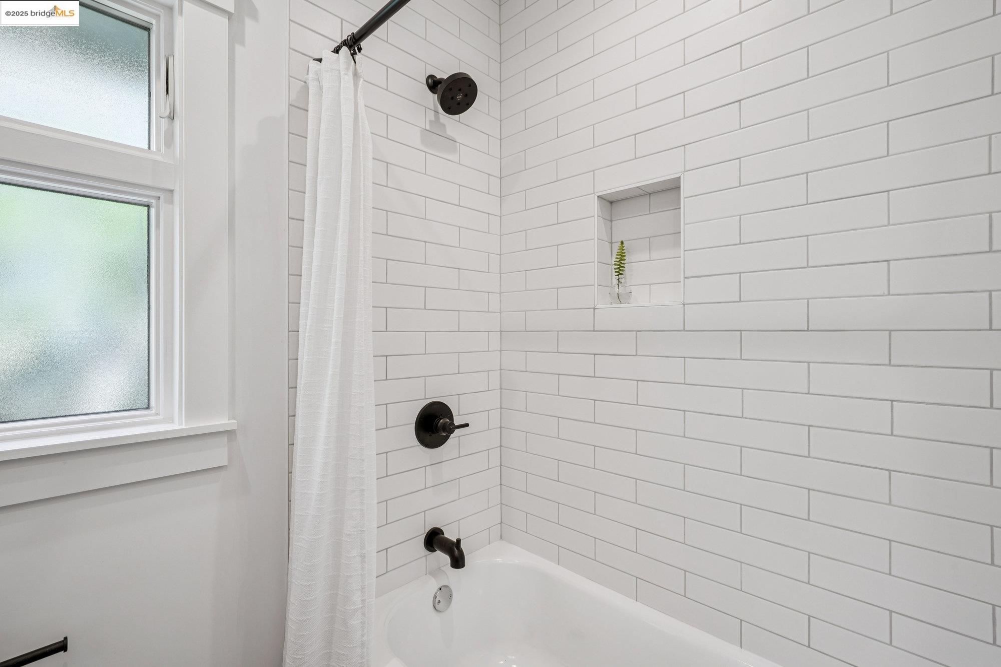 Detail Gallery Image 31 of 50 For 2433 Spaulding Ave, Berkeley,  CA 94703 - 4 Beds | 3 Baths