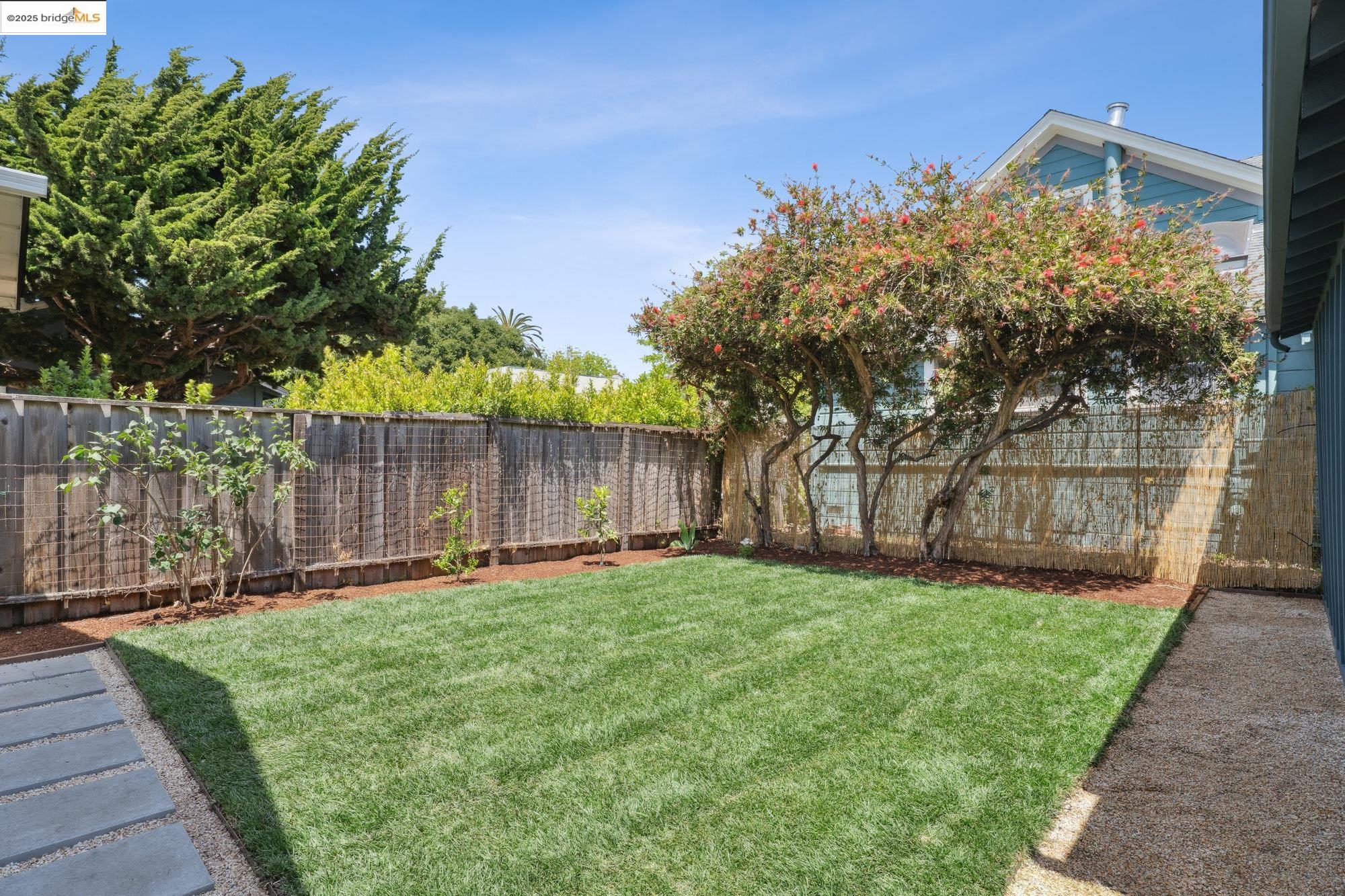 Detail Gallery Image 39 of 50 For 2433 Spaulding Ave, Berkeley,  CA 94703 - 4 Beds | 3 Baths