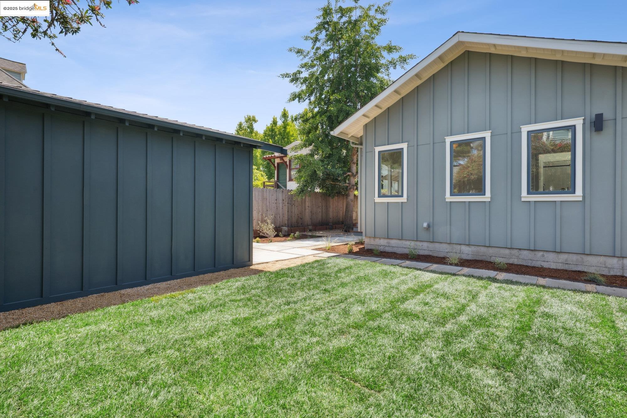 Detail Gallery Image 40 of 50 For 2433 Spaulding Ave, Berkeley,  CA 94703 - 4 Beds | 3 Baths