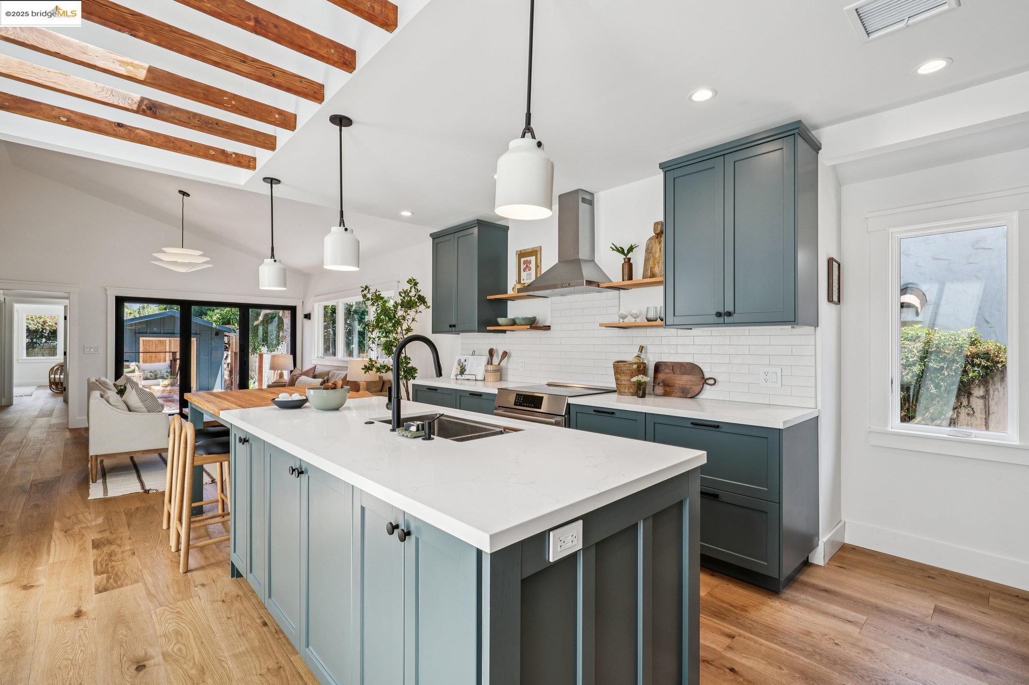 Detail Gallery Image 7 of 50 For 2433 Spaulding Ave, Berkeley,  CA 94703 - 4 Beds | 3 Baths