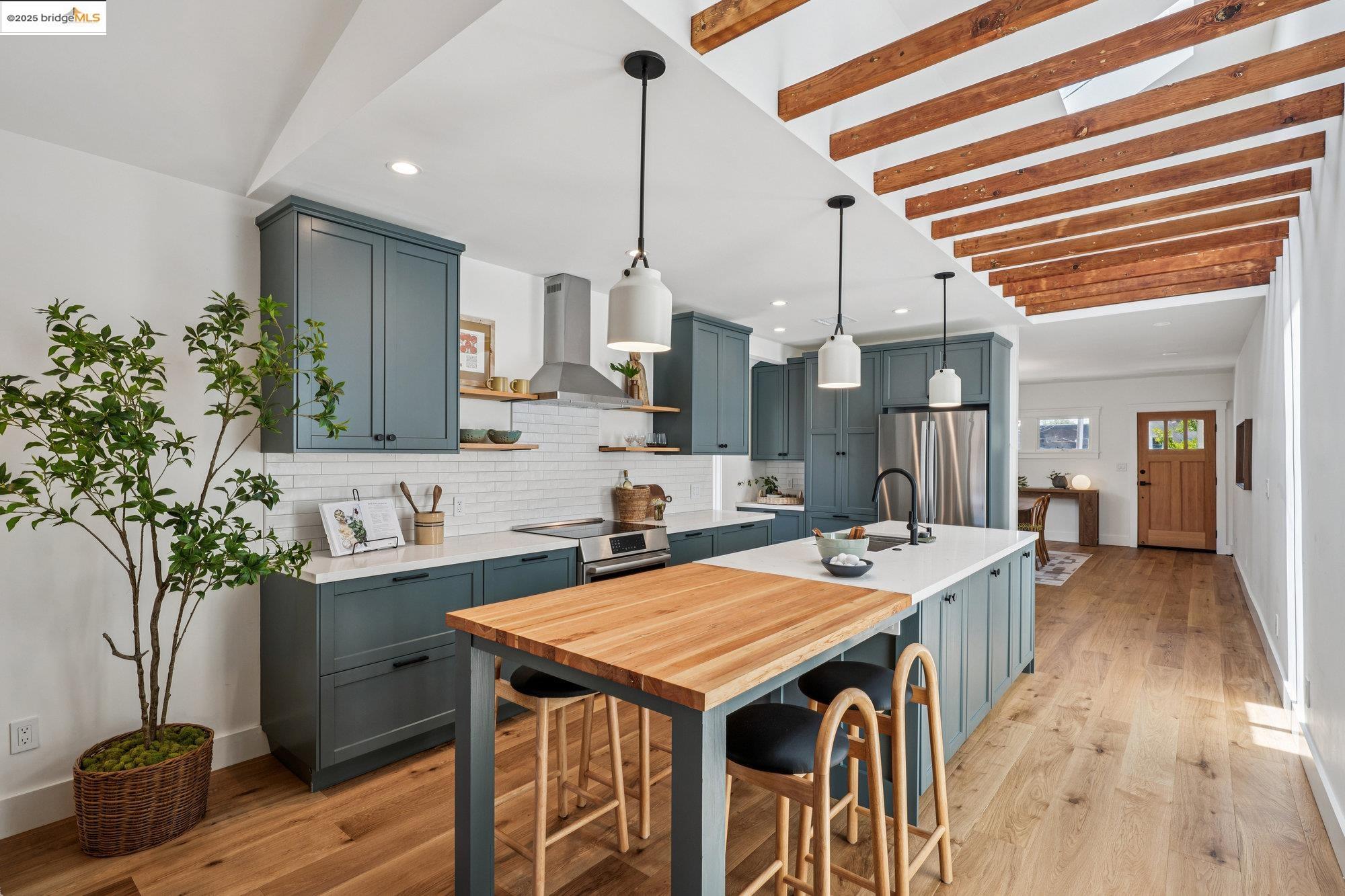 Detail Gallery Image 9 of 50 For 2433 Spaulding Ave, Berkeley,  CA 94703 - 4 Beds | 3 Baths