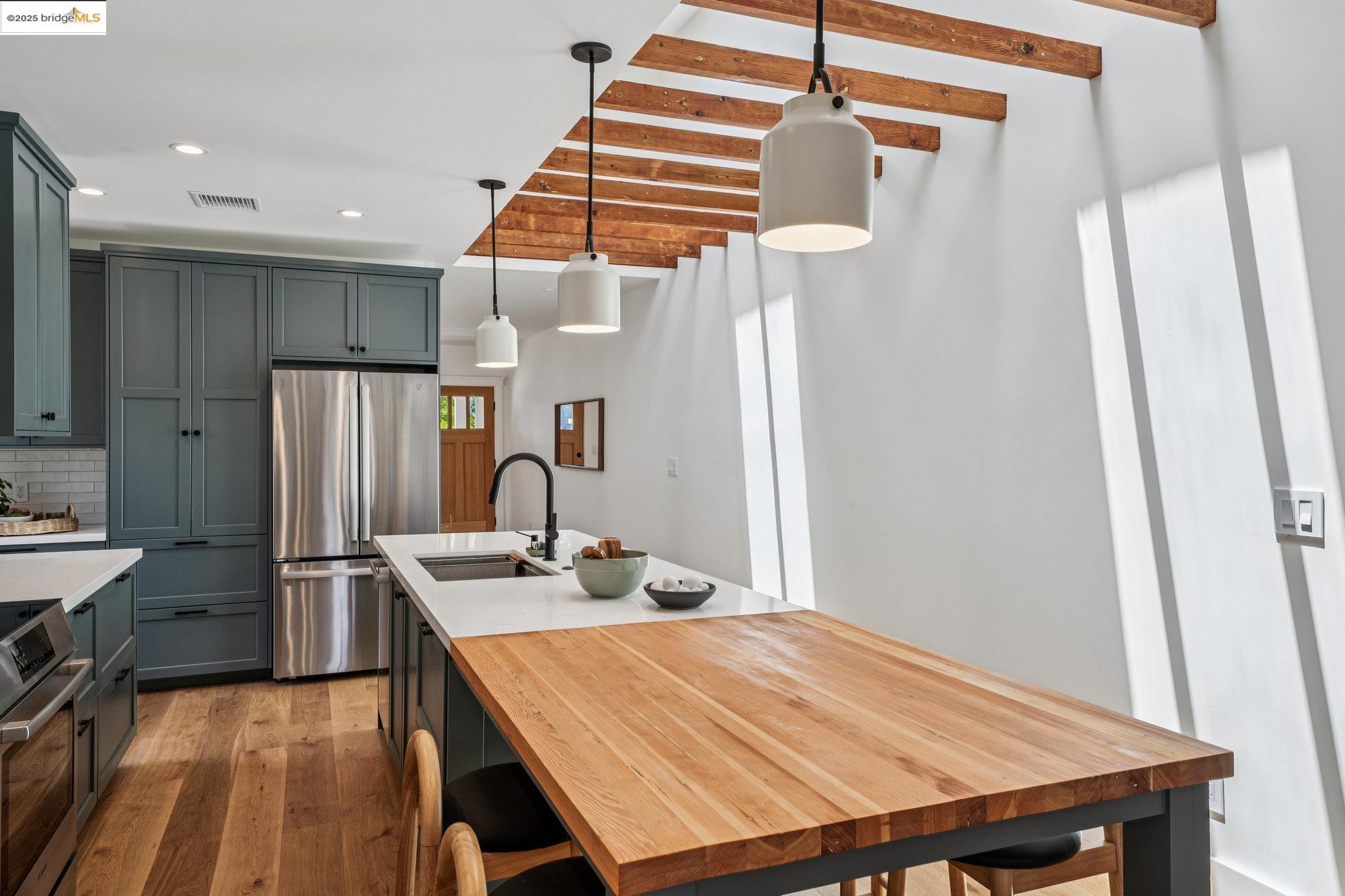 Detail Gallery Image 10 of 50 For 2433 Spaulding Ave, Berkeley,  CA 94703 - 4 Beds | 3 Baths