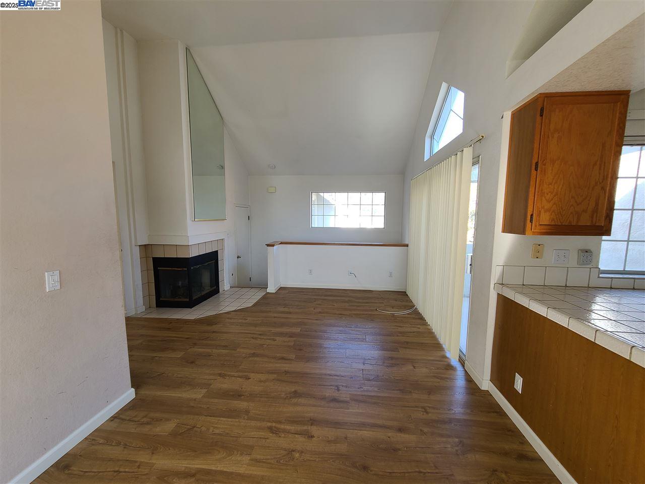 Detail Gallery Image 4 of 25 For 11882 Flanagan Ct, Dublin,  CA 94568-2348 - 2 Beds | 2 Baths