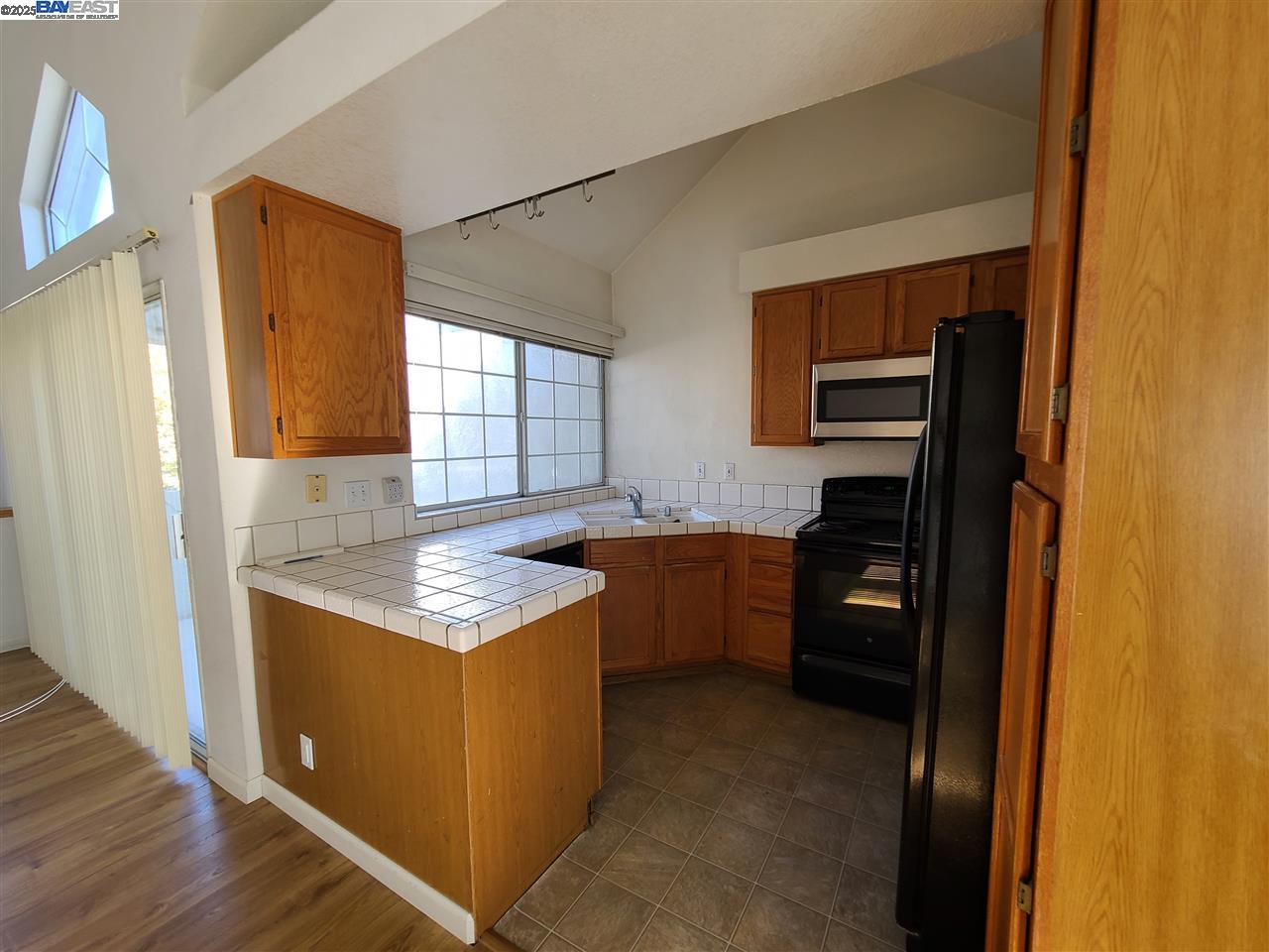 Detail Gallery Image 6 of 25 For 11882 Flanagan Ct, Dublin,  CA 94568-2348 - 2 Beds | 2 Baths