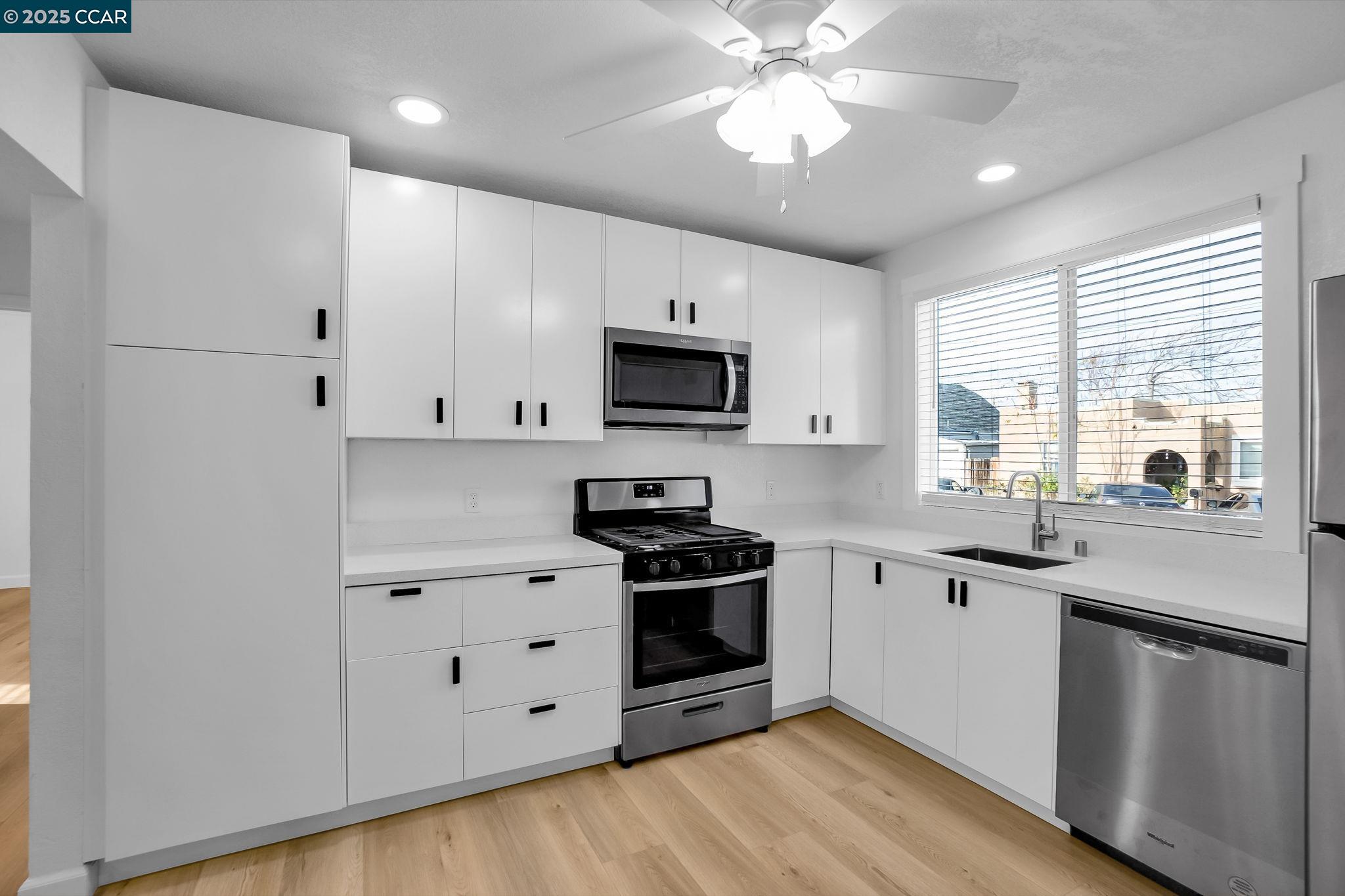Detail Gallery Image 17 of 39 For 35 W Rose Ave, Bay Point,  CA 94565 - 3 Beds | 1/1 Baths