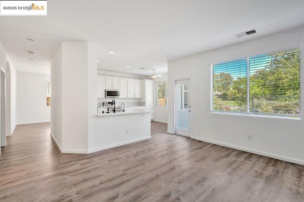 Detail Gallery Image 13 of 49 For 454 Apple Hill Dr, Brentwood,  CA 94513 - 4 Beds | 2/1 Baths
