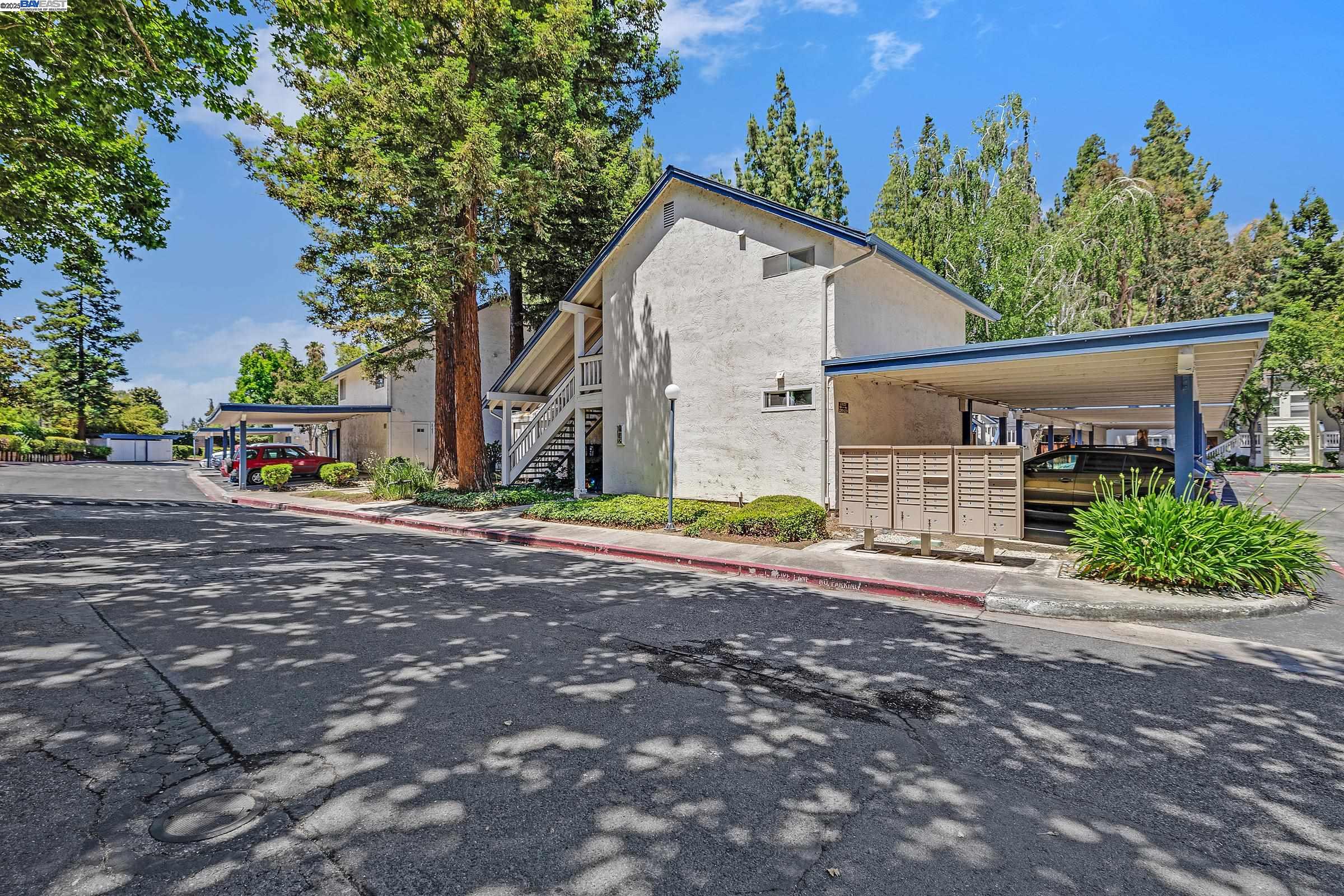 Detail Gallery Image 2 of 34 For 2229 Summereve Ct, San Jose,  CA 95122 - 2 Beds | 2 Baths