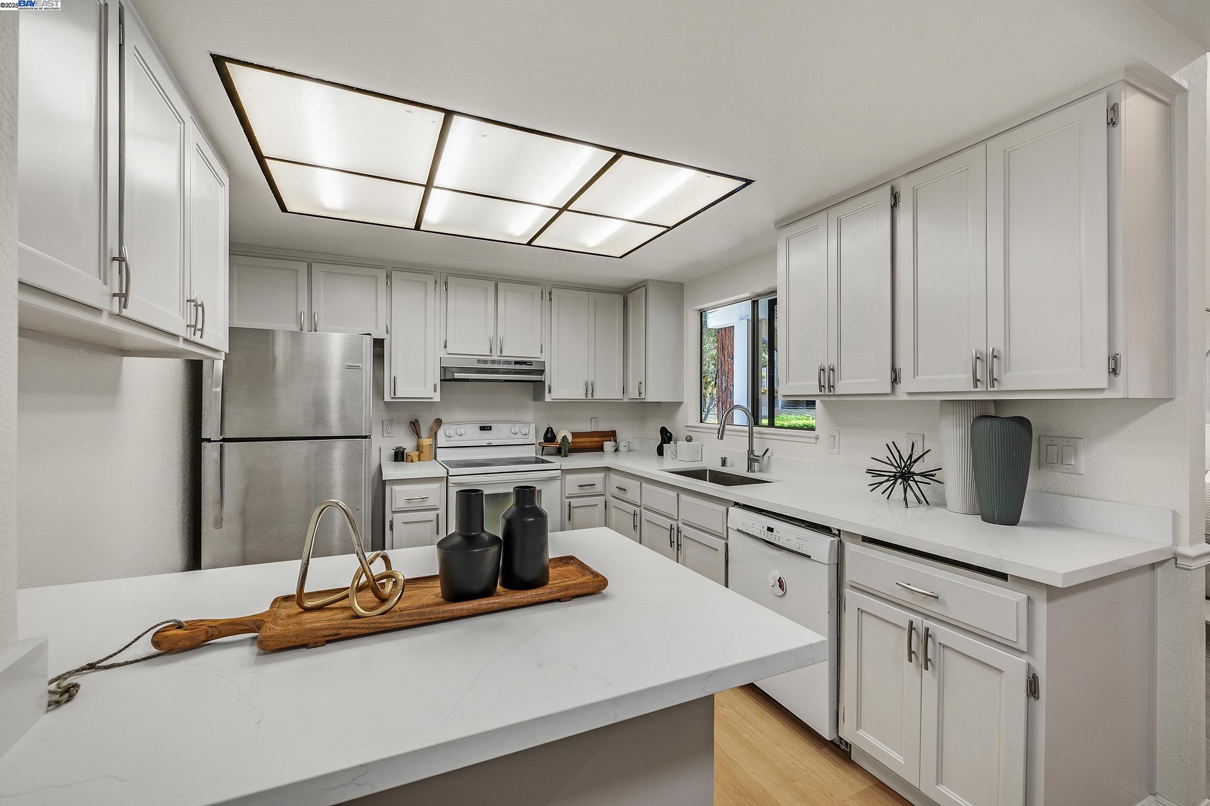 Detail Gallery Image 11 of 34 For 2229 Summereve Ct, San Jose,  CA 95122 - 2 Beds | 2 Baths
