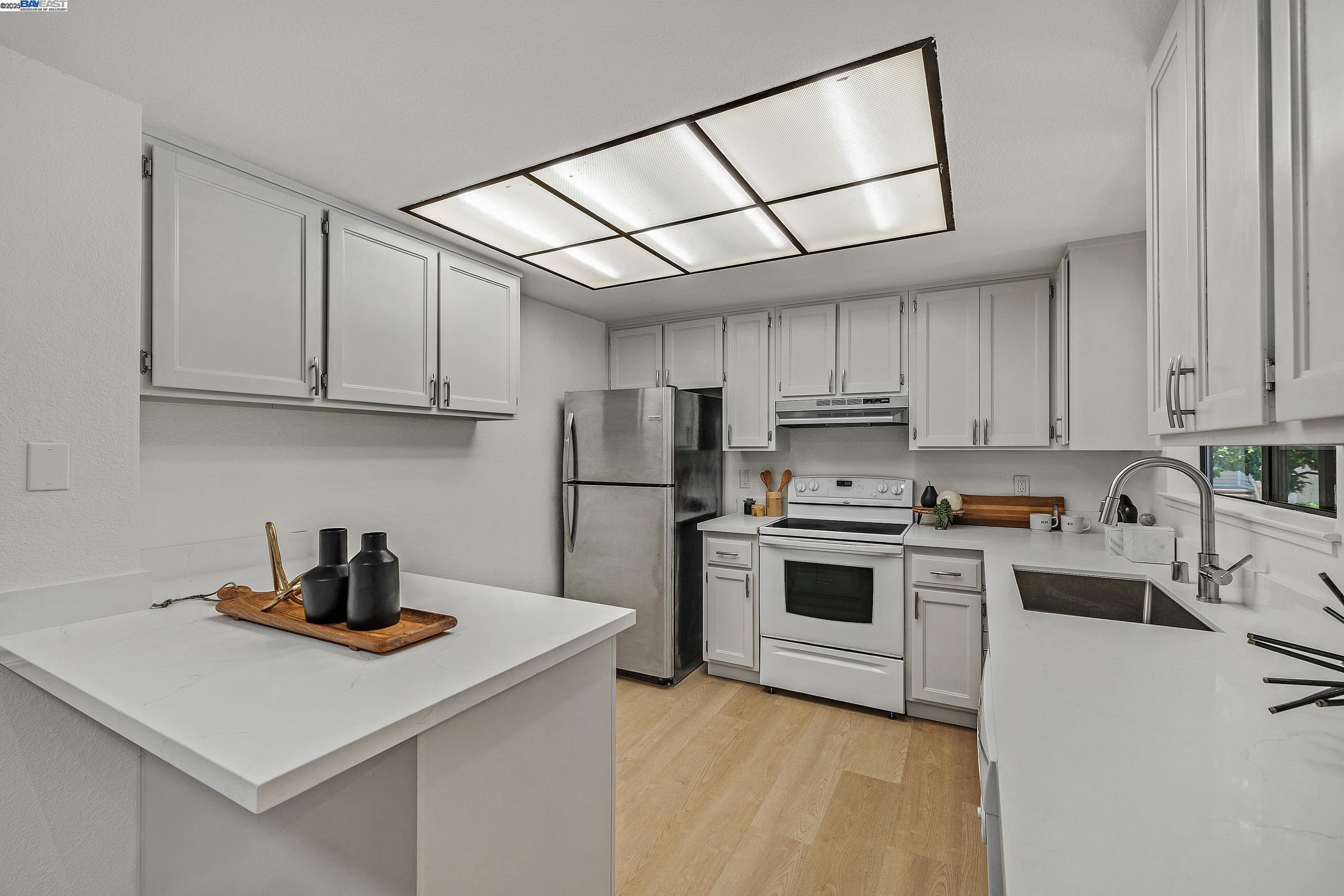 Detail Gallery Image 12 of 34 For 2229 Summereve Ct, San Jose,  CA 95122 - 2 Beds | 2 Baths