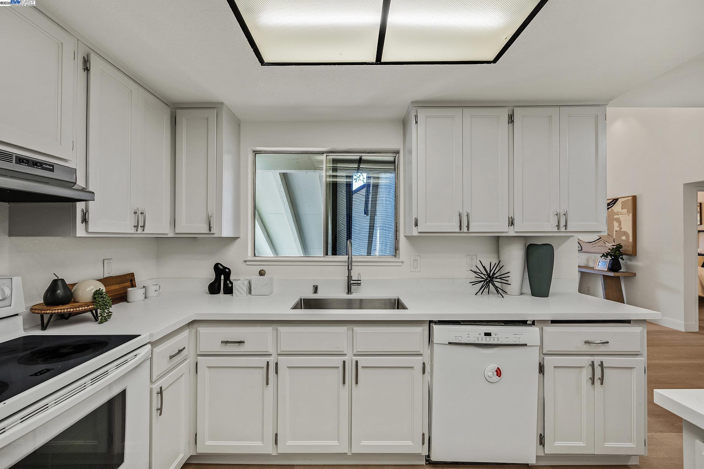 Detail Gallery Image 13 of 34 For 2229 Summereve Ct, San Jose,  CA 95122 - 2 Beds | 2 Baths