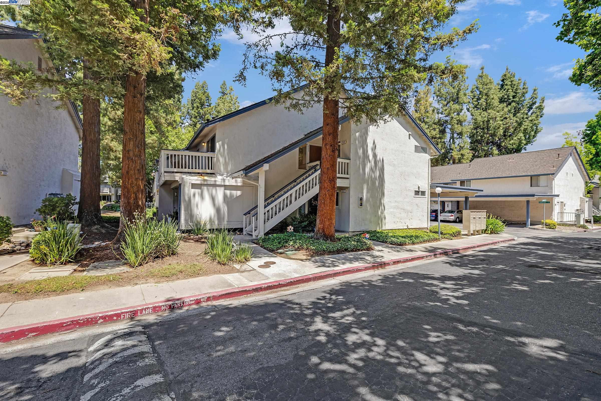 Detail Gallery Image 4 of 34 For 2229 Summereve Ct, San Jose,  CA 95122 - 2 Beds | 2 Baths