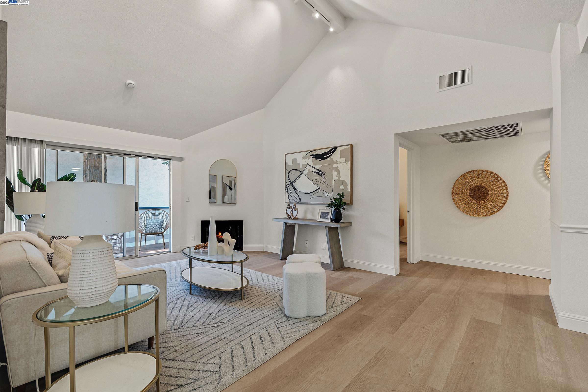 Detail Gallery Image 7 of 34 For 2229 Summereve Ct, San Jose,  CA 95122 - 2 Beds | 2 Baths