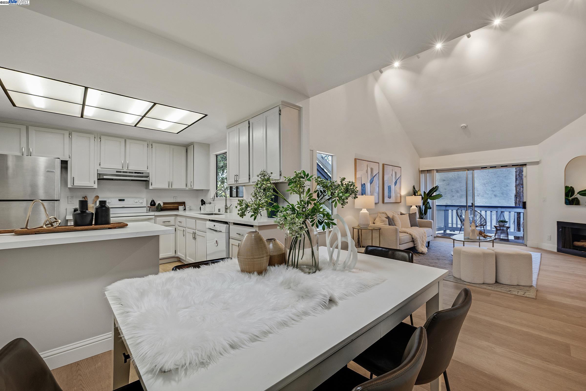 Detail Gallery Image 10 of 34 For 2229 Summereve Ct, San Jose,  CA 95122 - 2 Beds | 2 Baths