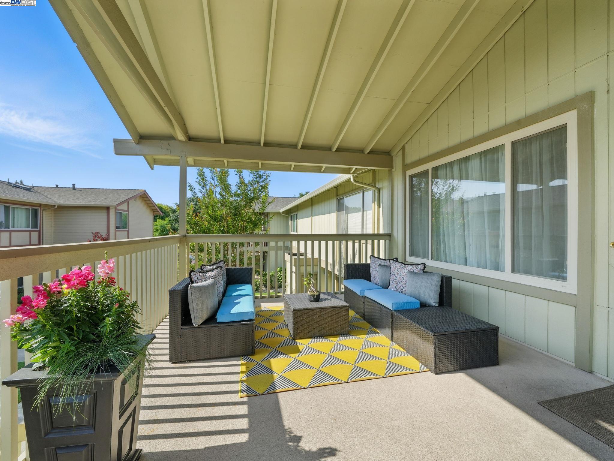 Detail Gallery Image 2 of 34 For 49 Paseo Grande #E,  San Lorenzo,  CA 94580 - 2 Beds | 1/1 Baths
