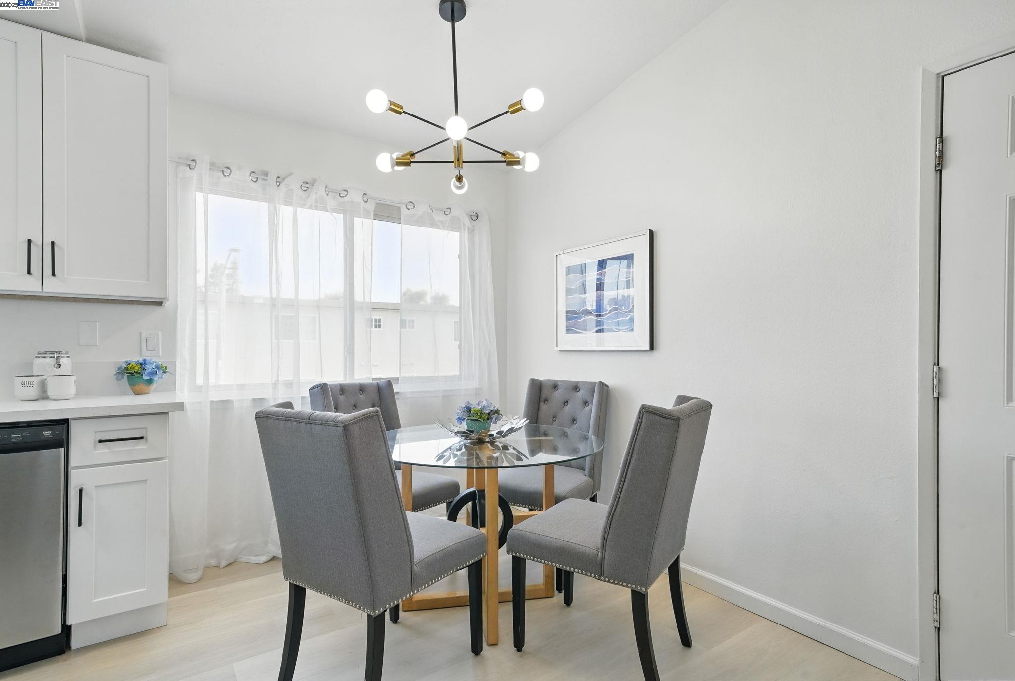 Detail Gallery Image 11 of 34 For 49 Paseo Grande #E,  San Lorenzo,  CA 94580 - 2 Beds | 1/1 Baths