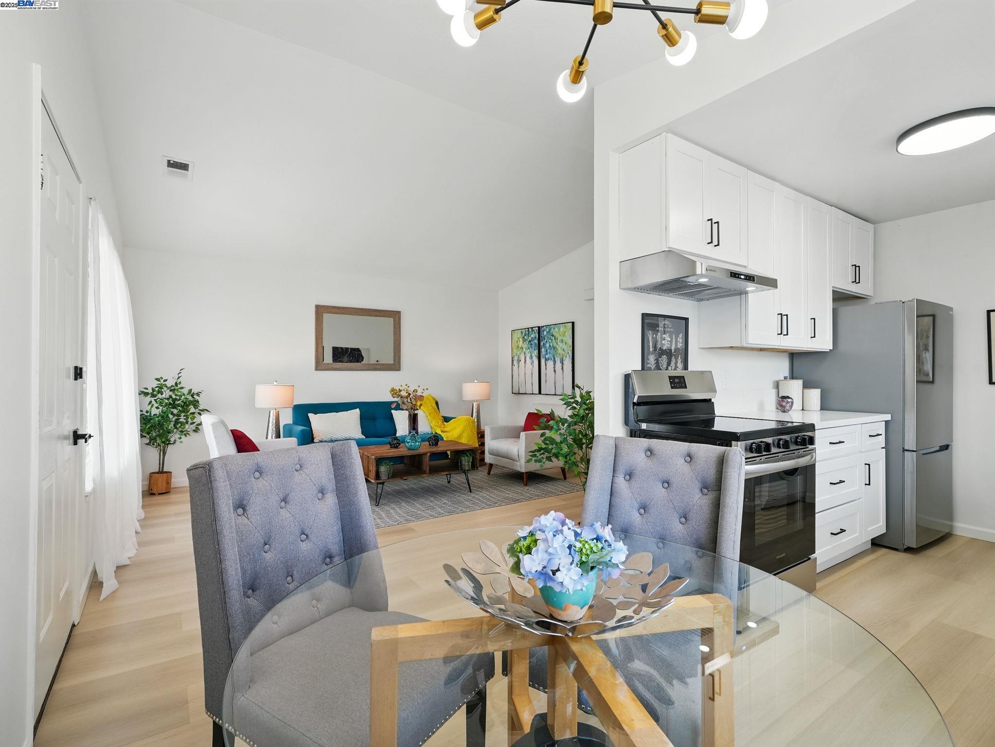 Detail Gallery Image 12 of 34 For 49 Paseo Grande #E,  San Lorenzo,  CA 94580 - 2 Beds | 1/1 Baths