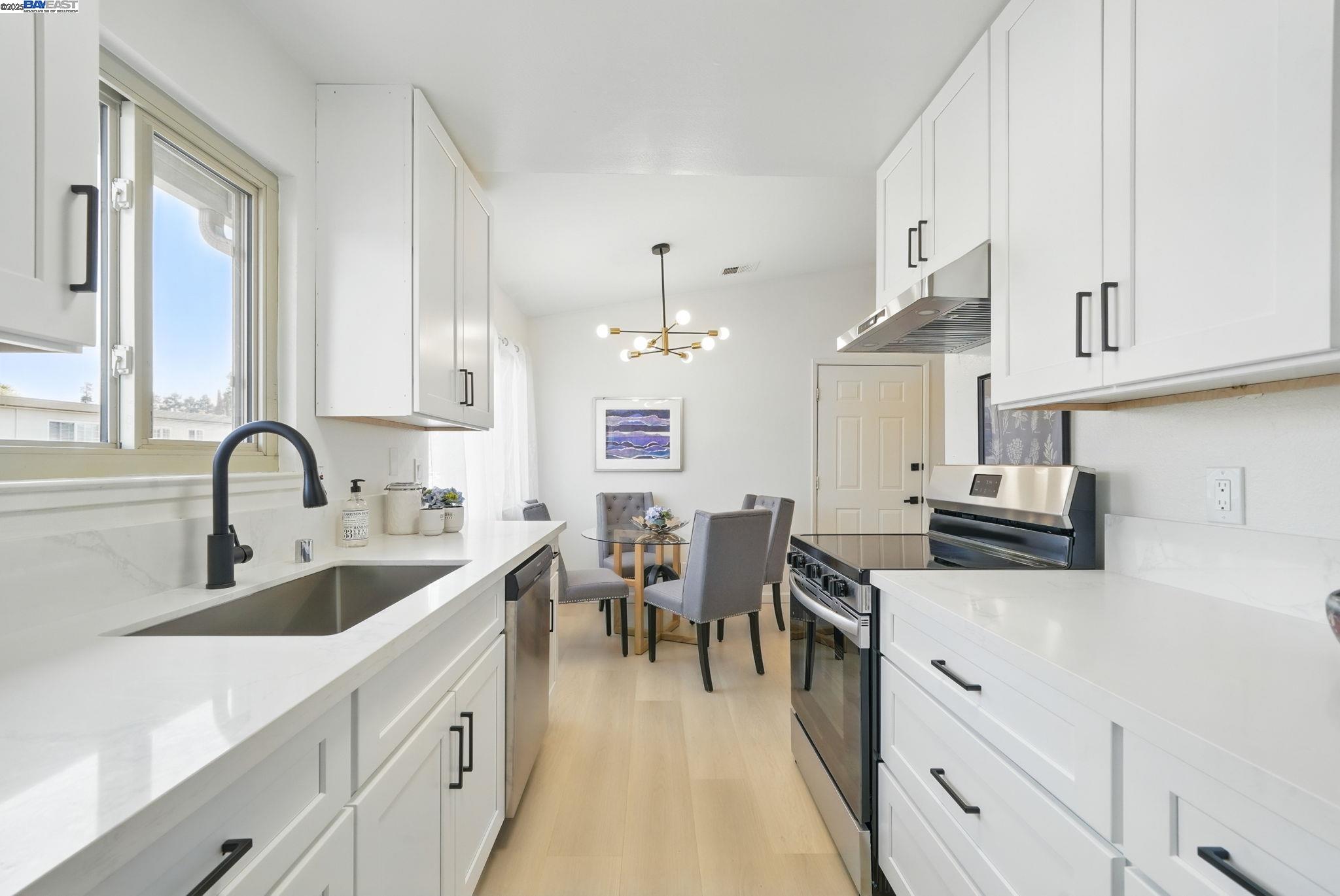 Detail Gallery Image 17 of 34 For 49 Paseo Grande #E,  San Lorenzo,  CA 94580 - 2 Beds | 1/1 Baths