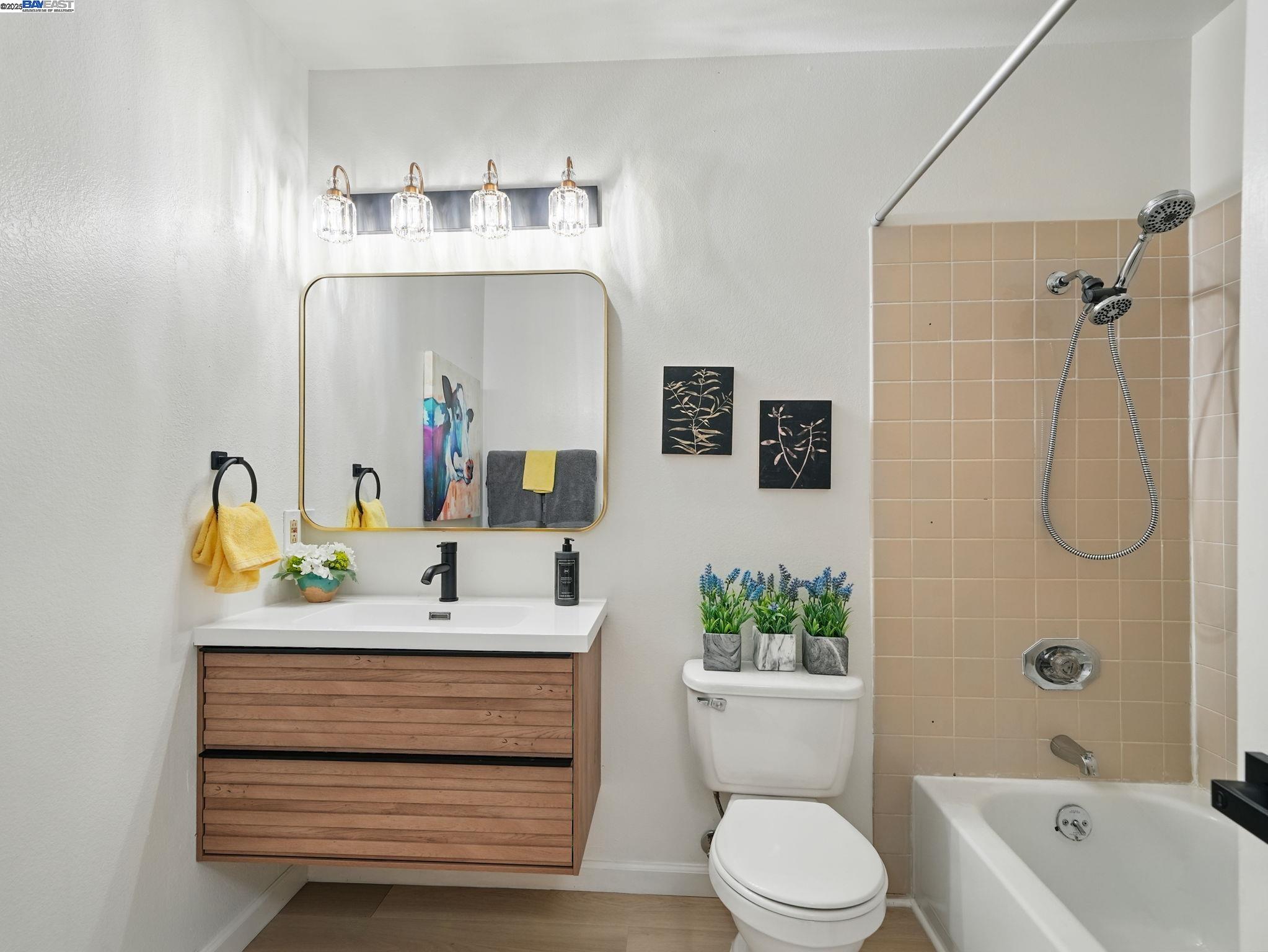 Detail Gallery Image 19 of 34 For 49 Paseo Grande #E,  San Lorenzo,  CA 94580 - 2 Beds | 1/1 Baths