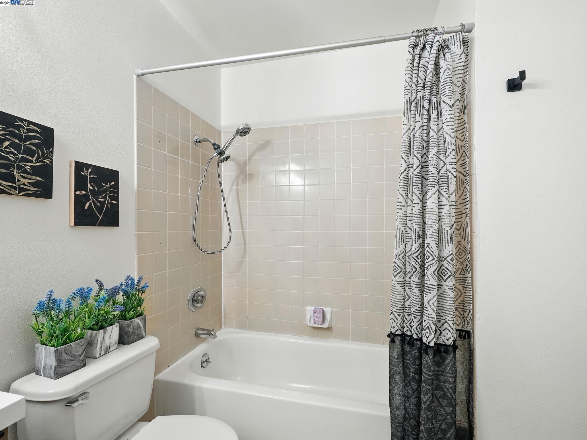 Detail Gallery Image 21 of 34 For 49 Paseo Grande #E,  San Lorenzo,  CA 94580 - 2 Beds | 1/1 Baths
