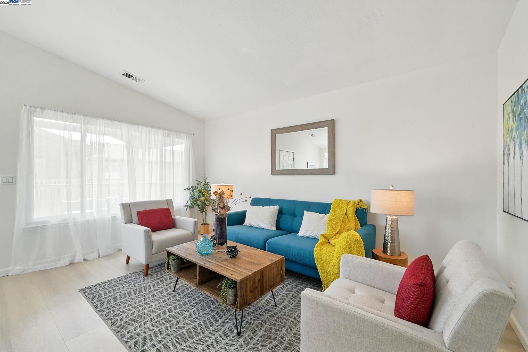 Detail Gallery Image 4 of 34 For 49 Paseo Grande #E,  San Lorenzo,  CA 94580 - 2 Beds | 1/1 Baths