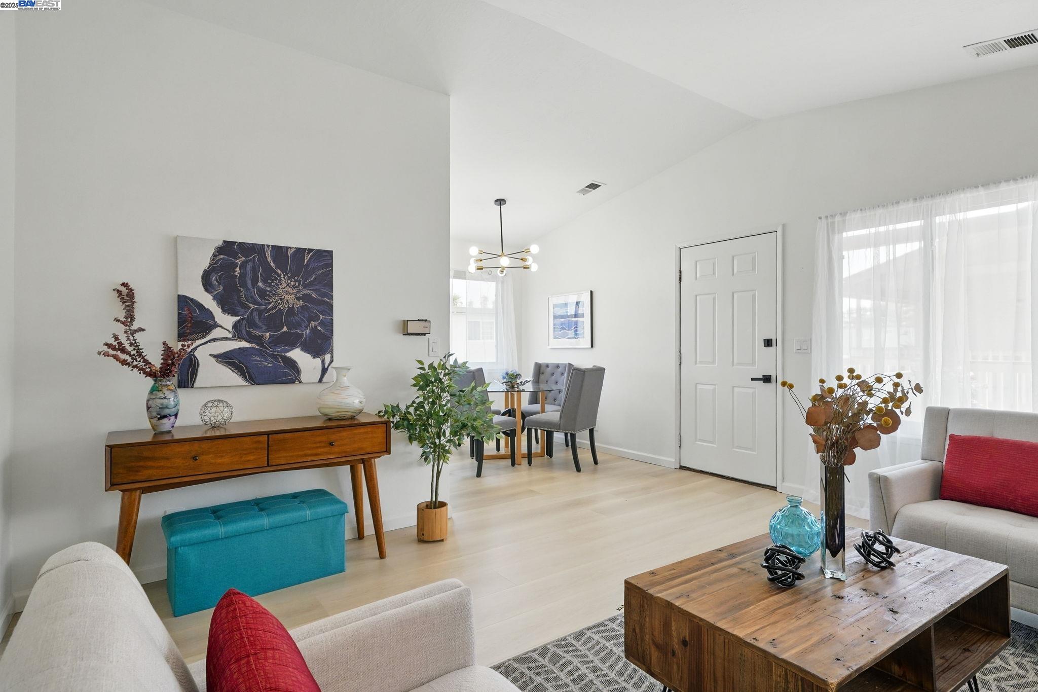 Detail Gallery Image 6 of 34 For 49 Paseo Grande #E,  San Lorenzo,  CA 94580 - 2 Beds | 1/1 Baths