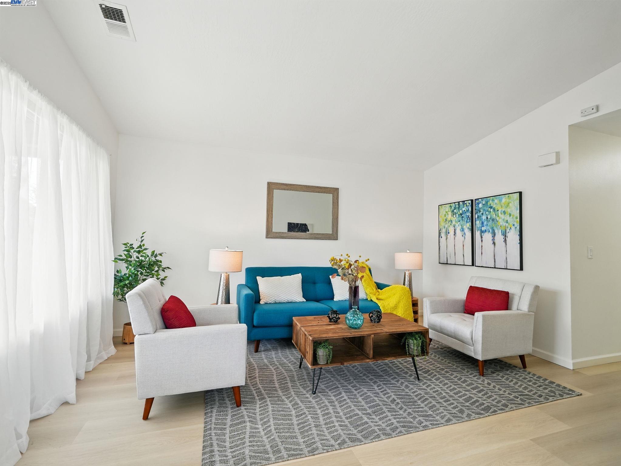 Detail Gallery Image 7 of 34 For 49 Paseo Grande #E,  San Lorenzo,  CA 94580 - 2 Beds | 1/1 Baths