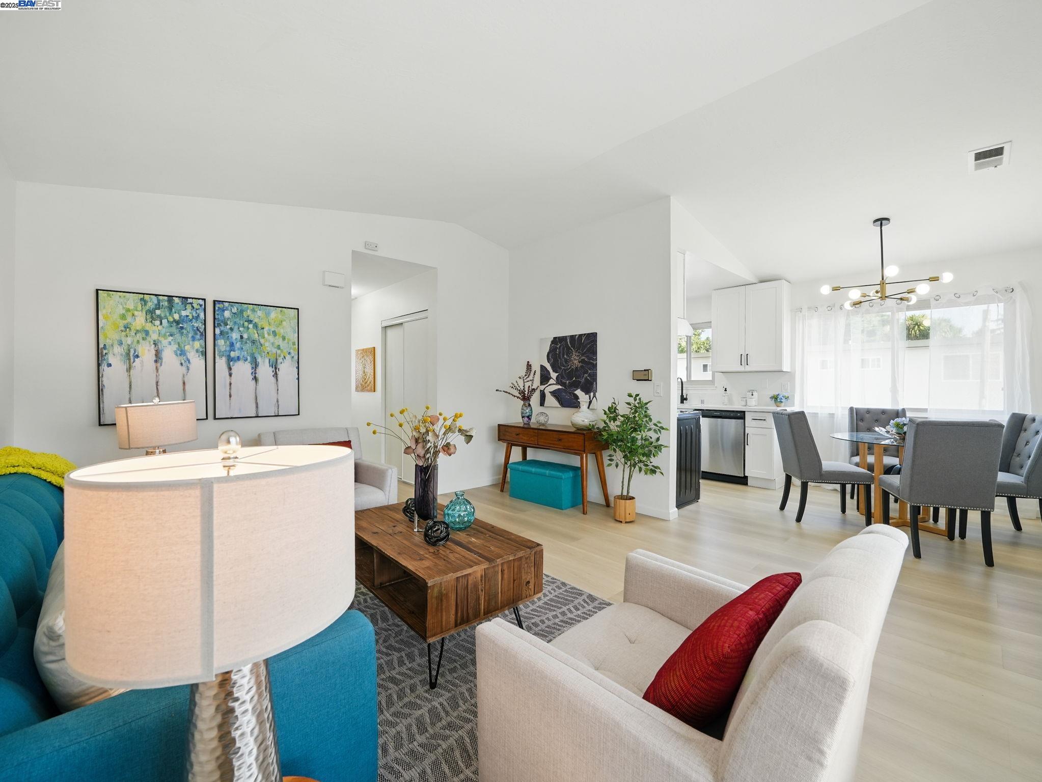 Detail Gallery Image 8 of 34 For 49 Paseo Grande #E,  San Lorenzo,  CA 94580 - 2 Beds | 1/1 Baths